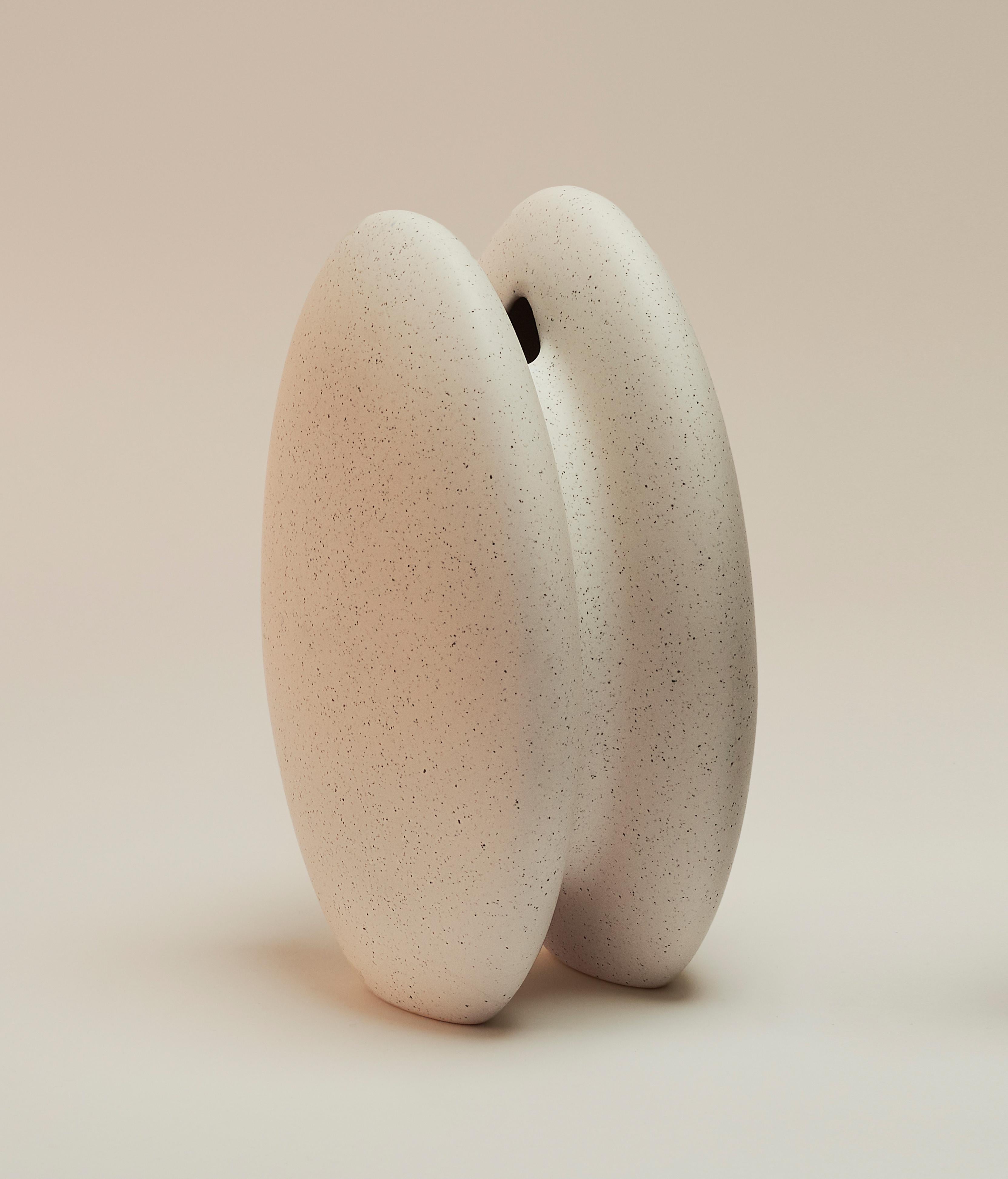 Simiente vase by Lilia Cruz Corona Garduño
Dimensions: W 11 x D 17 x H 25 cm
Materials: High-temperature ceramics (Stoneware) and vitrified glaze

Platalea studio was born out of a passion for both art and design. We love how both are so