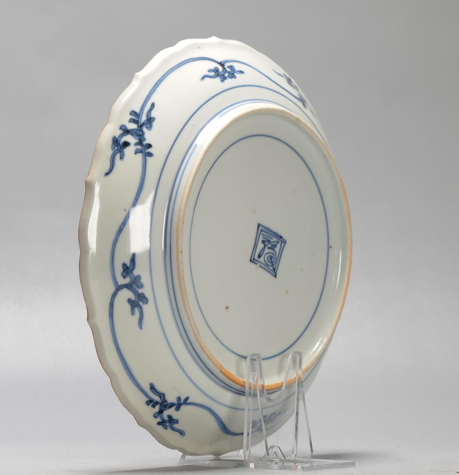 Fino al XVIII secolo Un rarissimo piatto Kakiemon del periodo Edo del XVII secolo in porcellana con marchio Fuku, blu e bianco in vendita