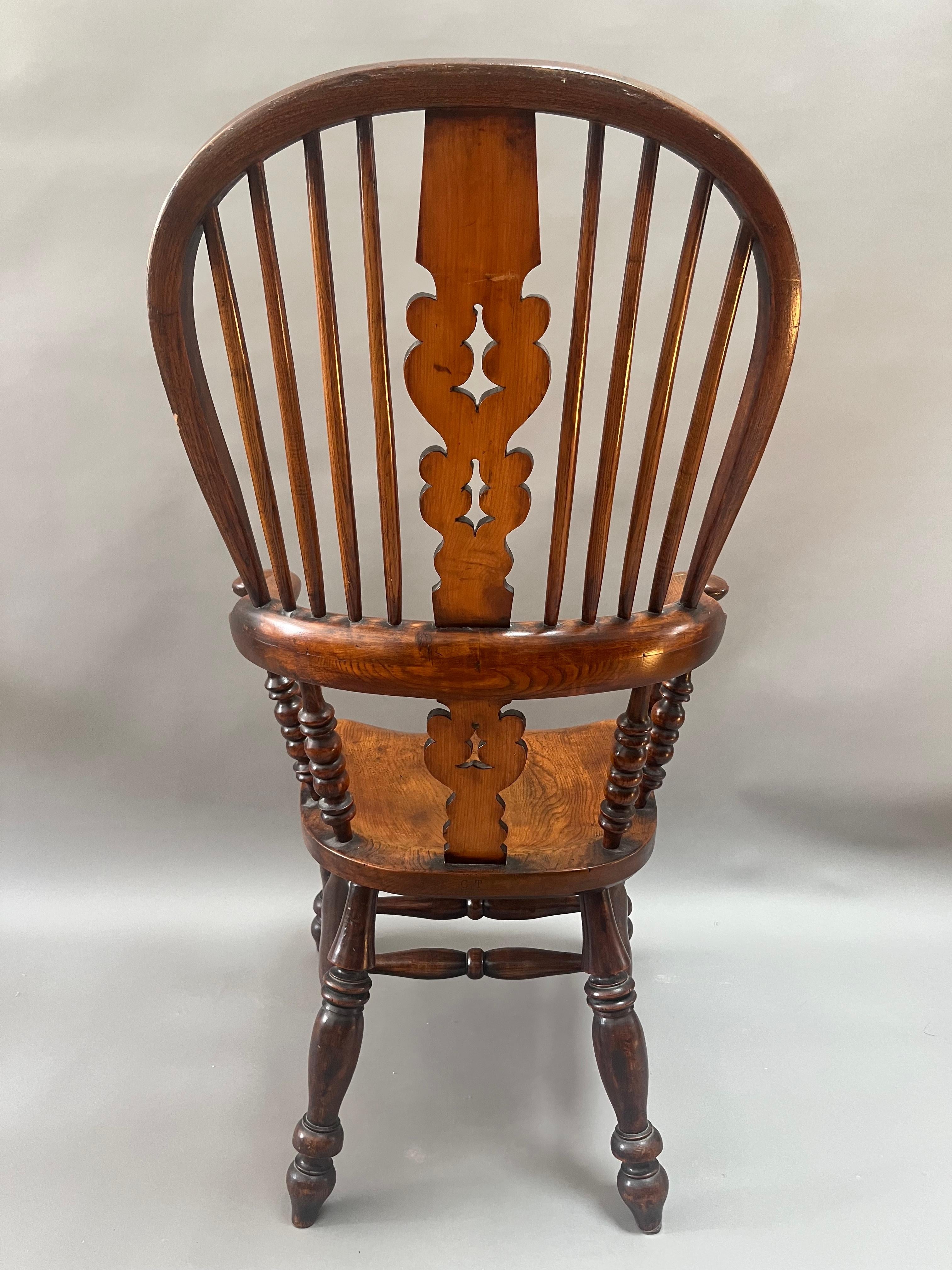 Similar Pair of English George III “Bow Back” Windsor Armchairs.  For Sale 4