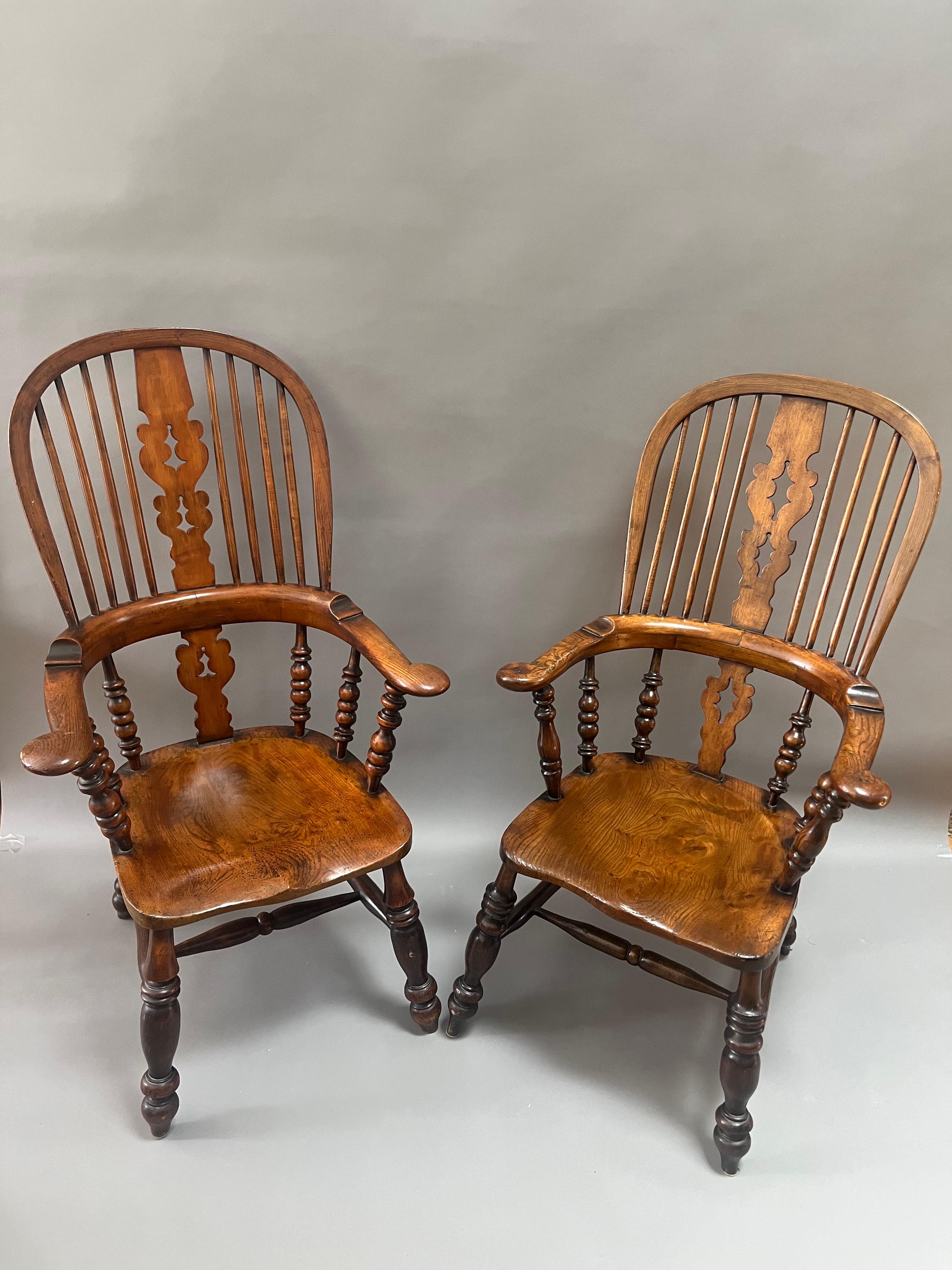Similar Pair of English George III “Bow Back” Windsor Armchairs.  For Sale 11