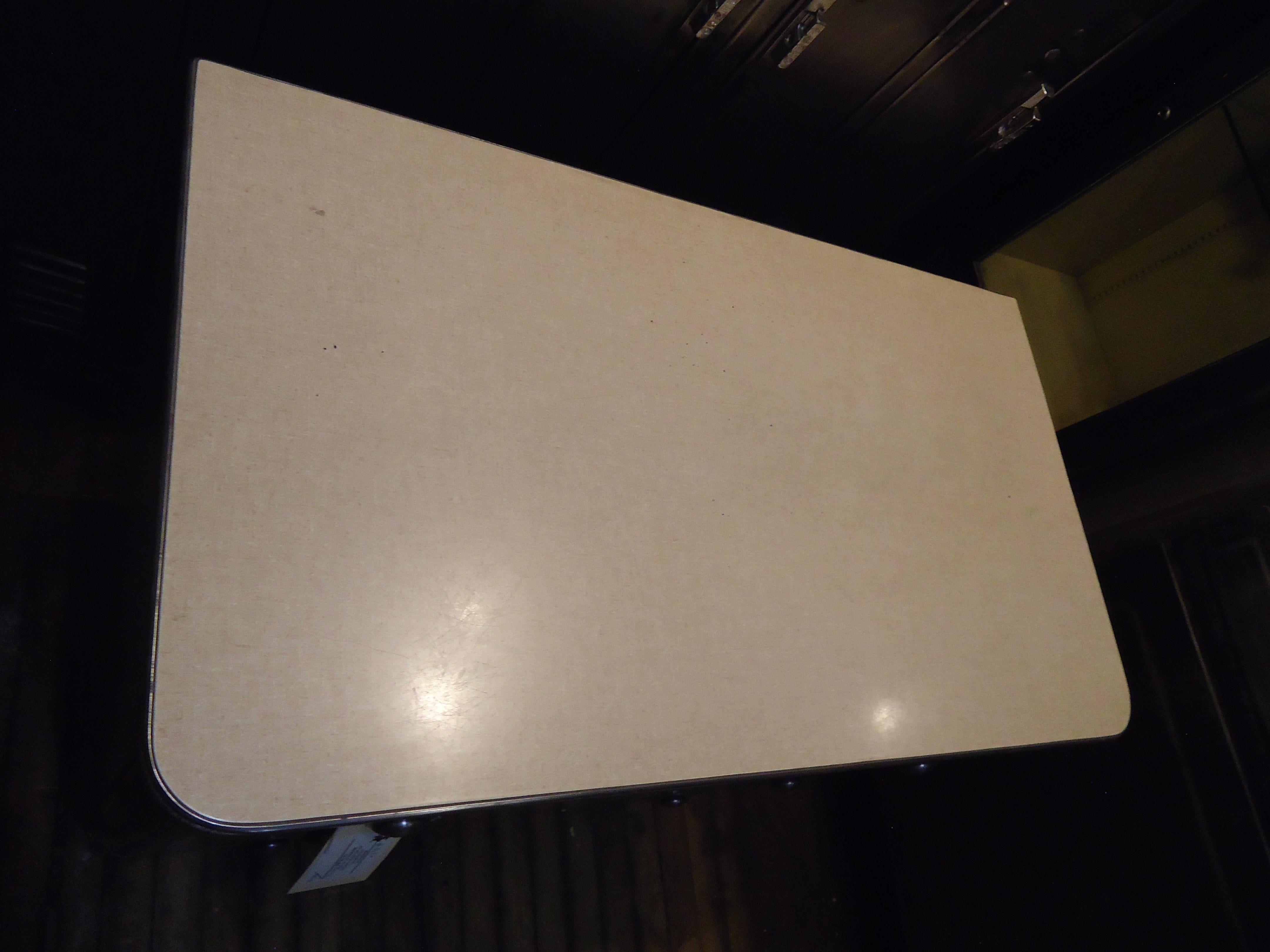 Simmons Furniture Metal Dresser In Good Condition In Brooklyn, NY