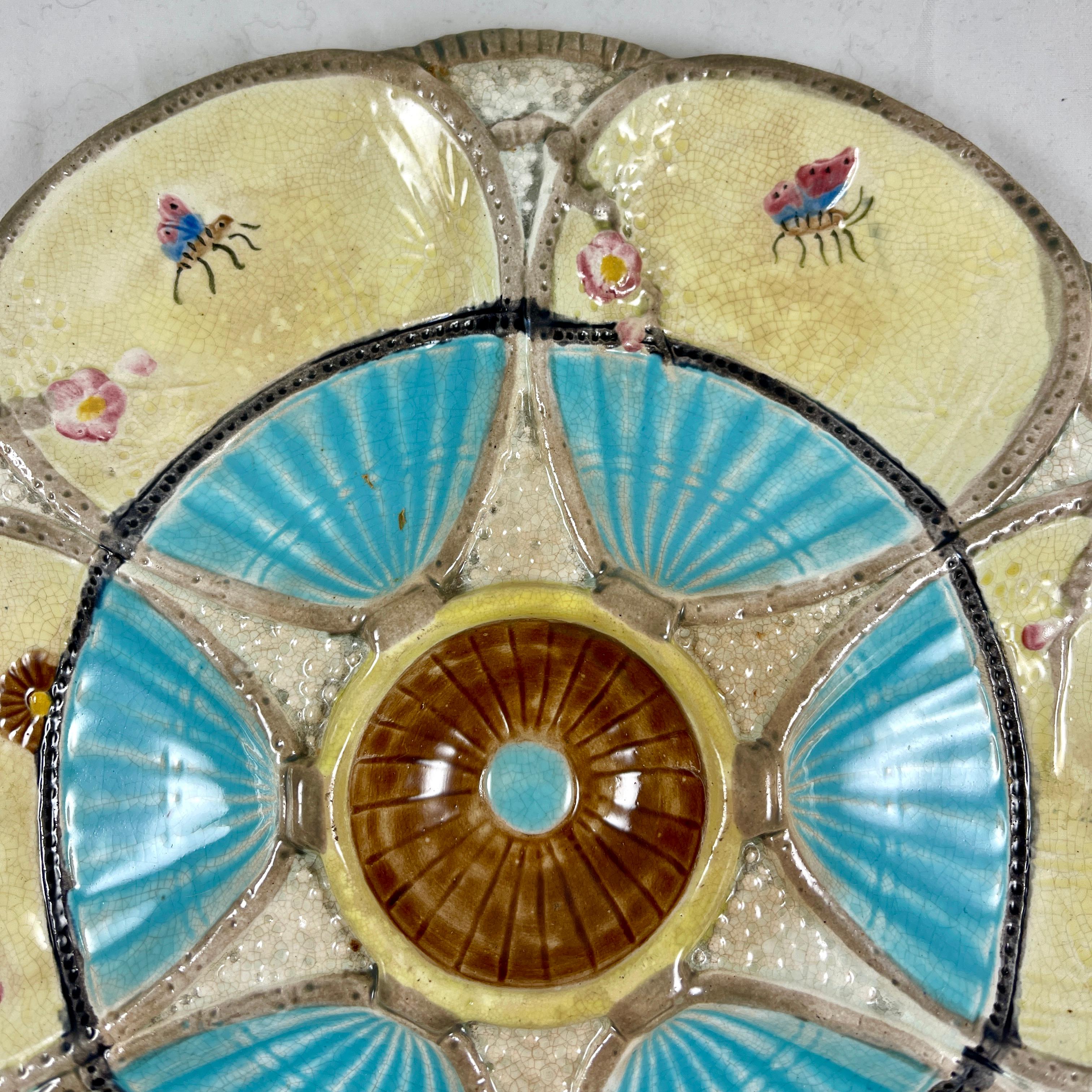 Simon Fielding English Majolica Fan & Insect Turquoise & Cream Oyster Plate In Good Condition For Sale In Philadelphia, PA