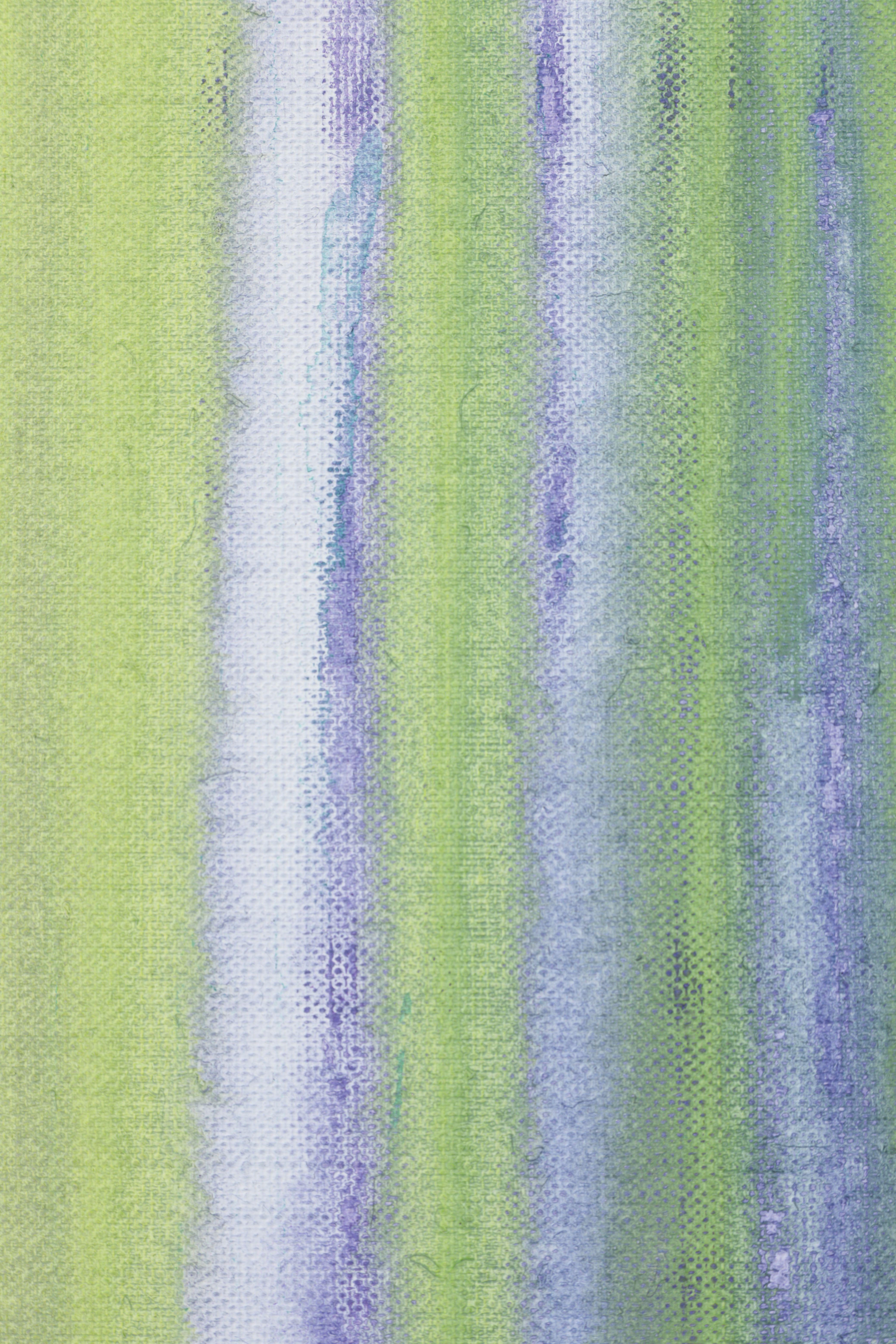 Yellow Arc Over Purple Rain / Un sentiment de calme écrasant    Des feuilles de couleur, repliées les unes sur les autres. Le violet sur le turquoise, le jaune sur le violet.  Cela fait partie de la pratique permanente de l'artiste, qui peint