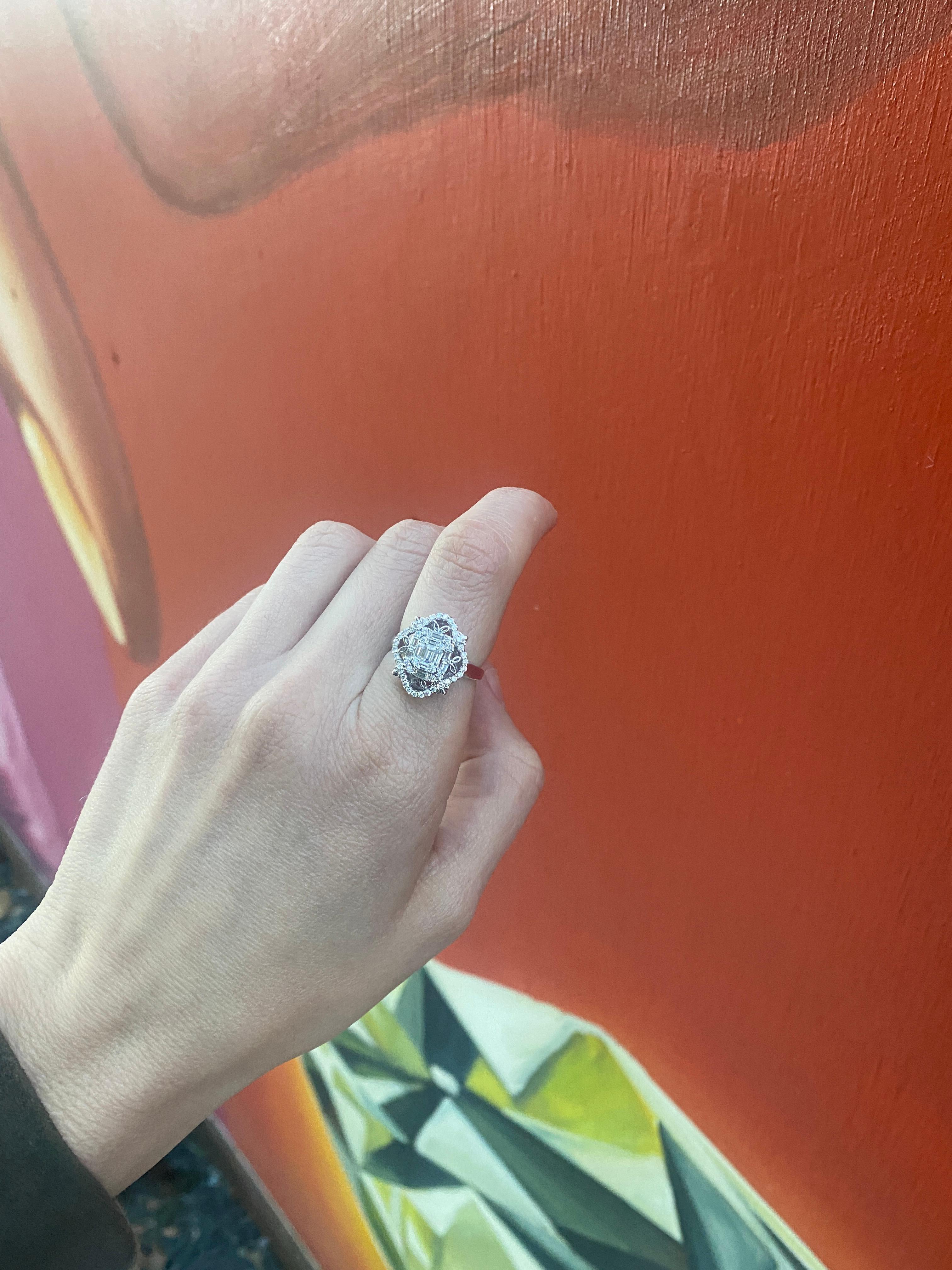 A. Simon G. 0,35ctw Baguette Diamond & 0,32ctw Round Diamond Art Deco Fashion Ring Neuf - En vente à Houston, TX