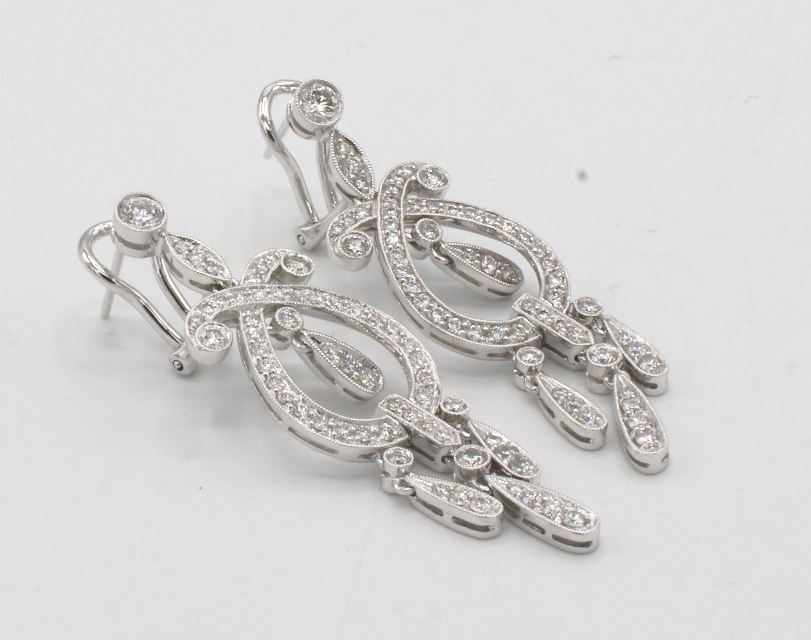 Simon G. 18 Karat White Gold Natural Diamond Dangle Drop Chandelier Earrings In Excellent Condition For Sale In  Baltimore, MD