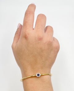 Bracciale Bangle in oro 18 carati con zaffiro taglio smeraldo e diamanti rotondi a raggiera di Simon G.