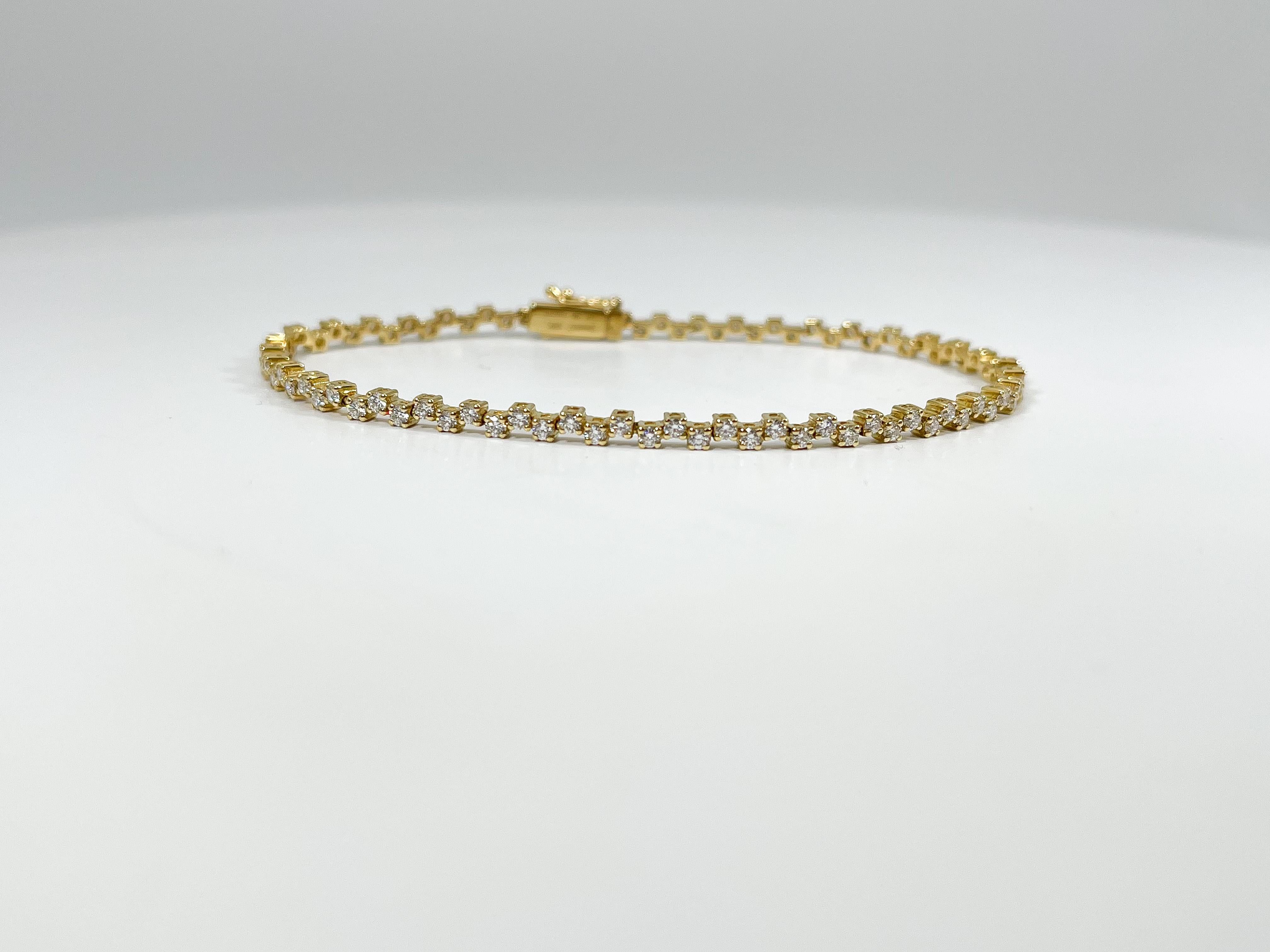 Simon G 18k yellow gold 1.90 CTW diamond tennis bracelet. The diamonds in this bracelet are all round, the width is 2 mm, length is 7 inches, and it has a total weight of 7.2.
Part number- LB2327