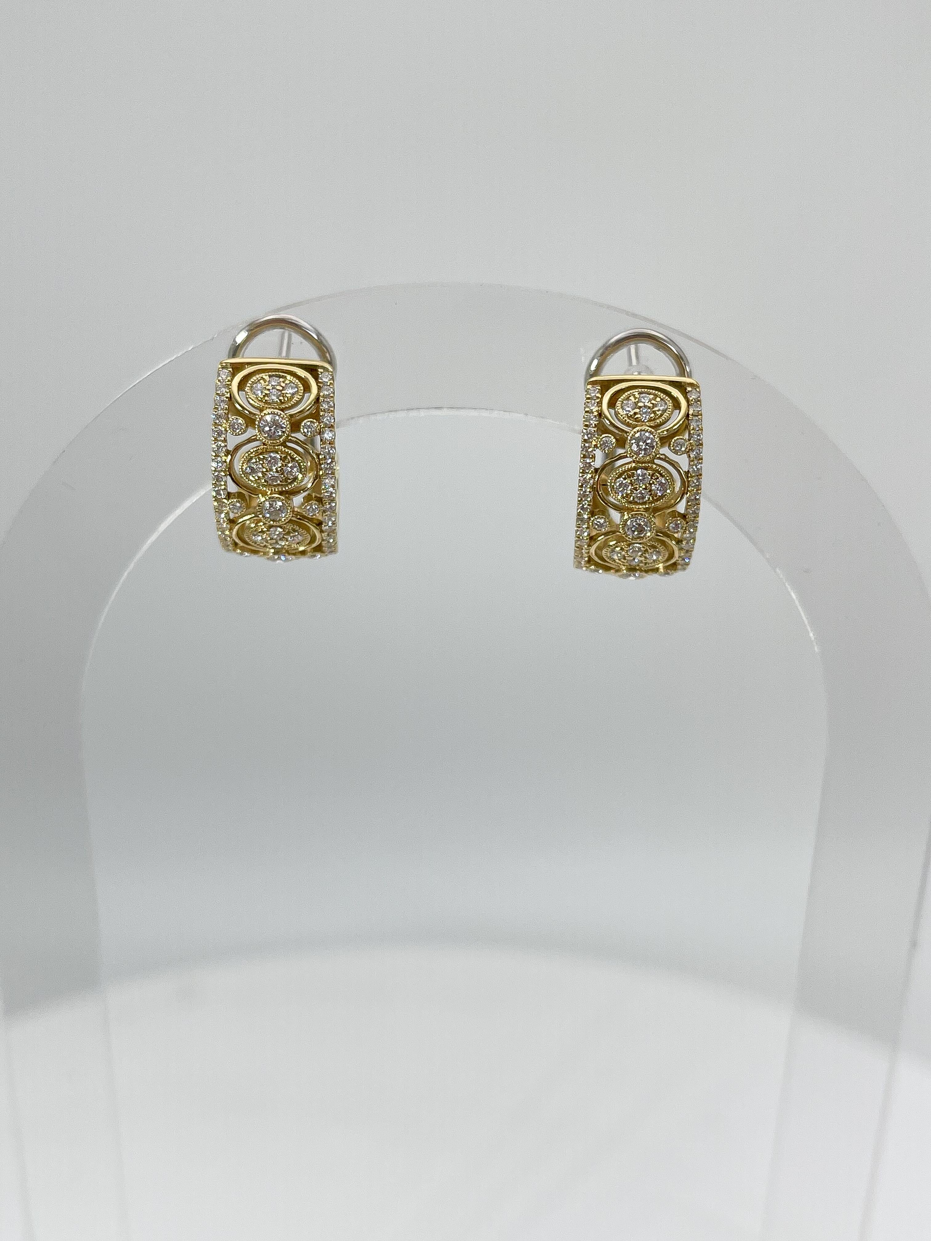 Simon G 18k yellow gold .70 CTW diamond fashion earrings. The diamonds in these earrings are all round, the measurements are 16.7 x 8.8 mm, they have a lever back for opening and closing, and they have a total weight of 8 grams.
Part number- LE2131