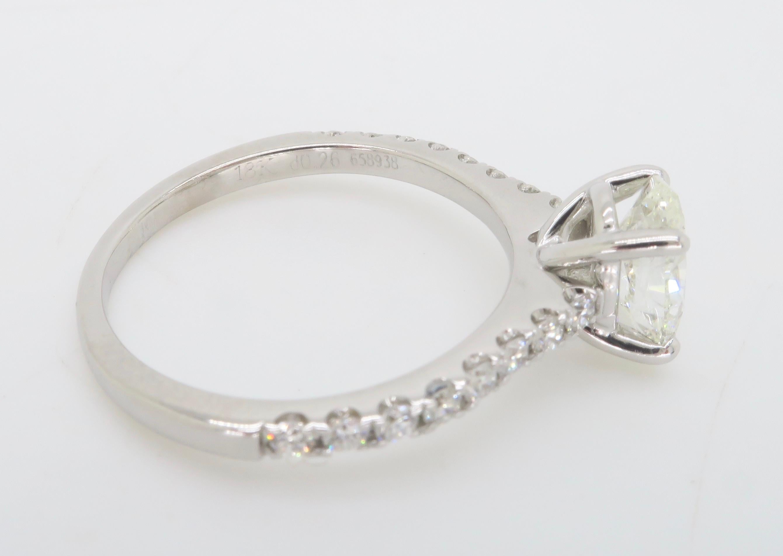 Simon G Bague de fiançailles en or blanc 18 carats et diamants en vente 7