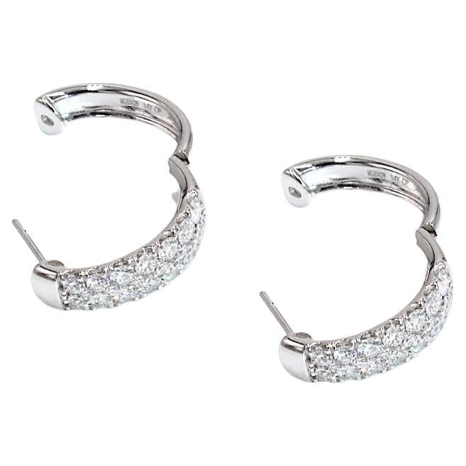 Simon G. Boucles d'oreilles créoles en or blanc 18 carats avec pavé de diamants LE4391 Pour femmes en vente
