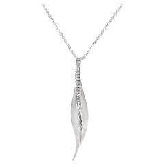 Simon G. DP113 Collana con ciondolo di diamanti con design a foglie curve e chiusura a moschettone