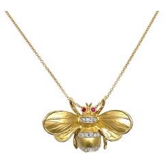Simon G. DP271 18K Yellow Gold Queen Bee Necklace with Ruby and Diamond
