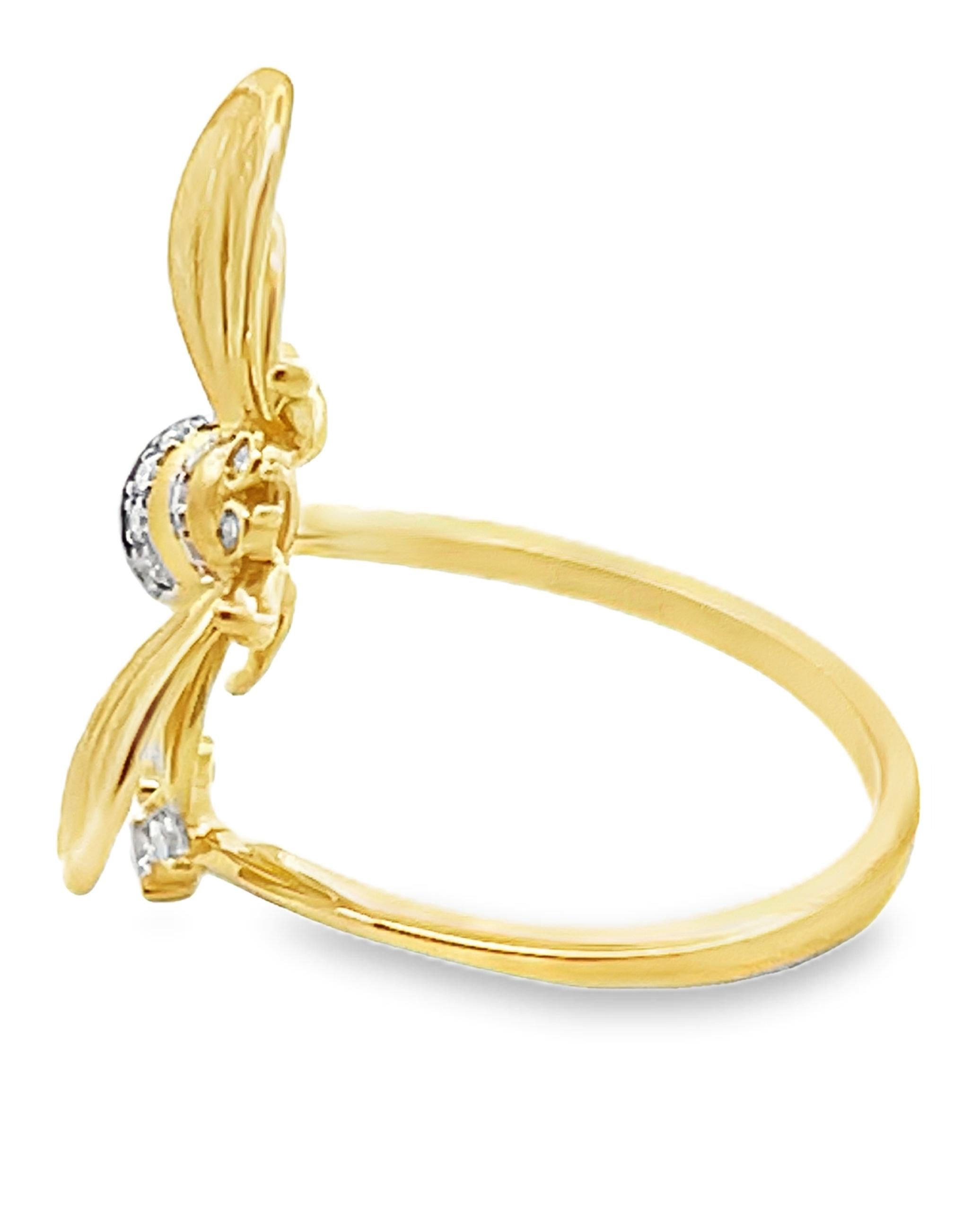 A. G. DR380 Bague abeille en or jaune 18 carats avec émeraudes et diamants Pour femmes en vente