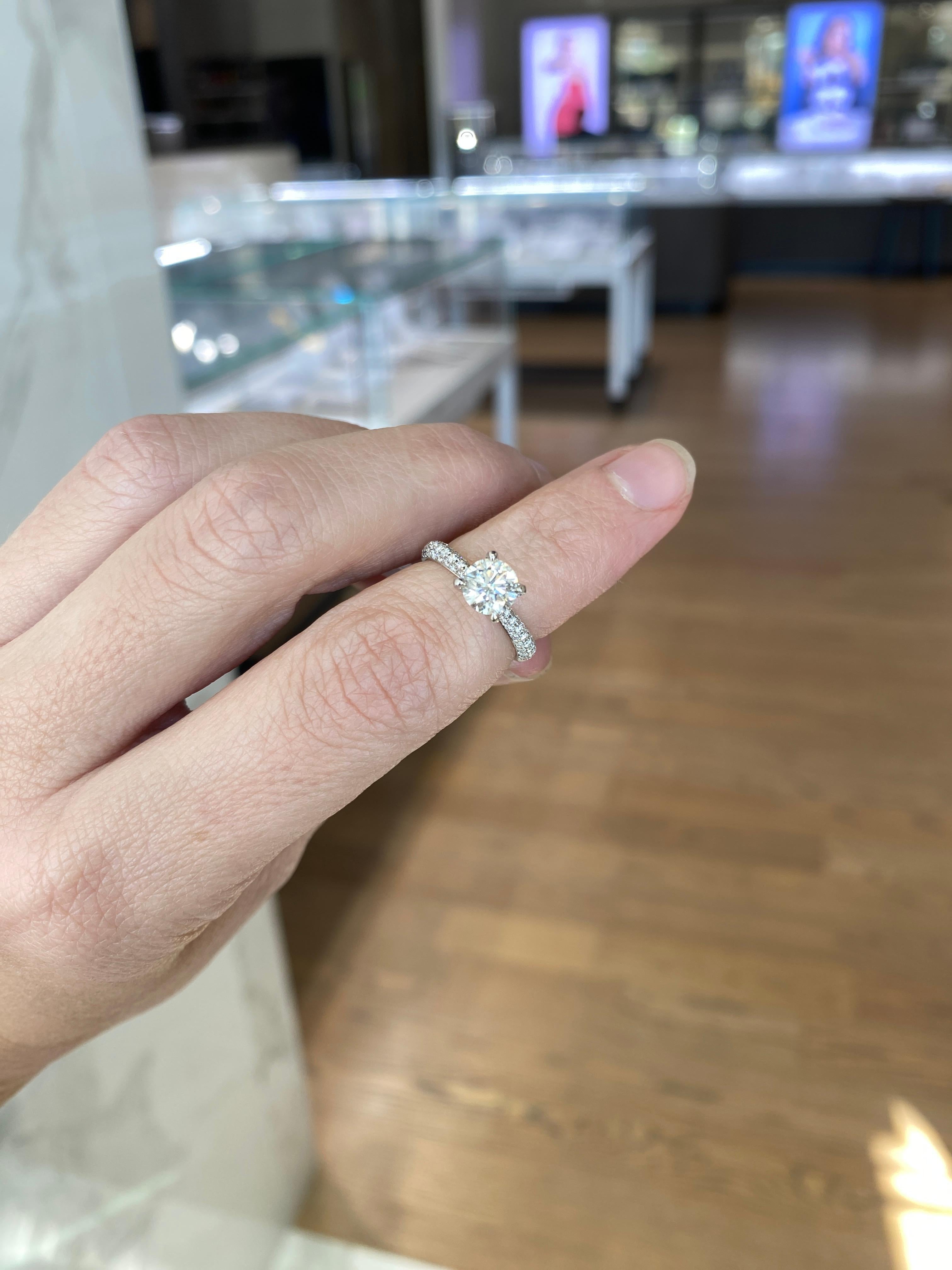 A Simon G Bague de fiançailles certifiée GIA 0,85 carat diamant rond brillant naturel en vente 5