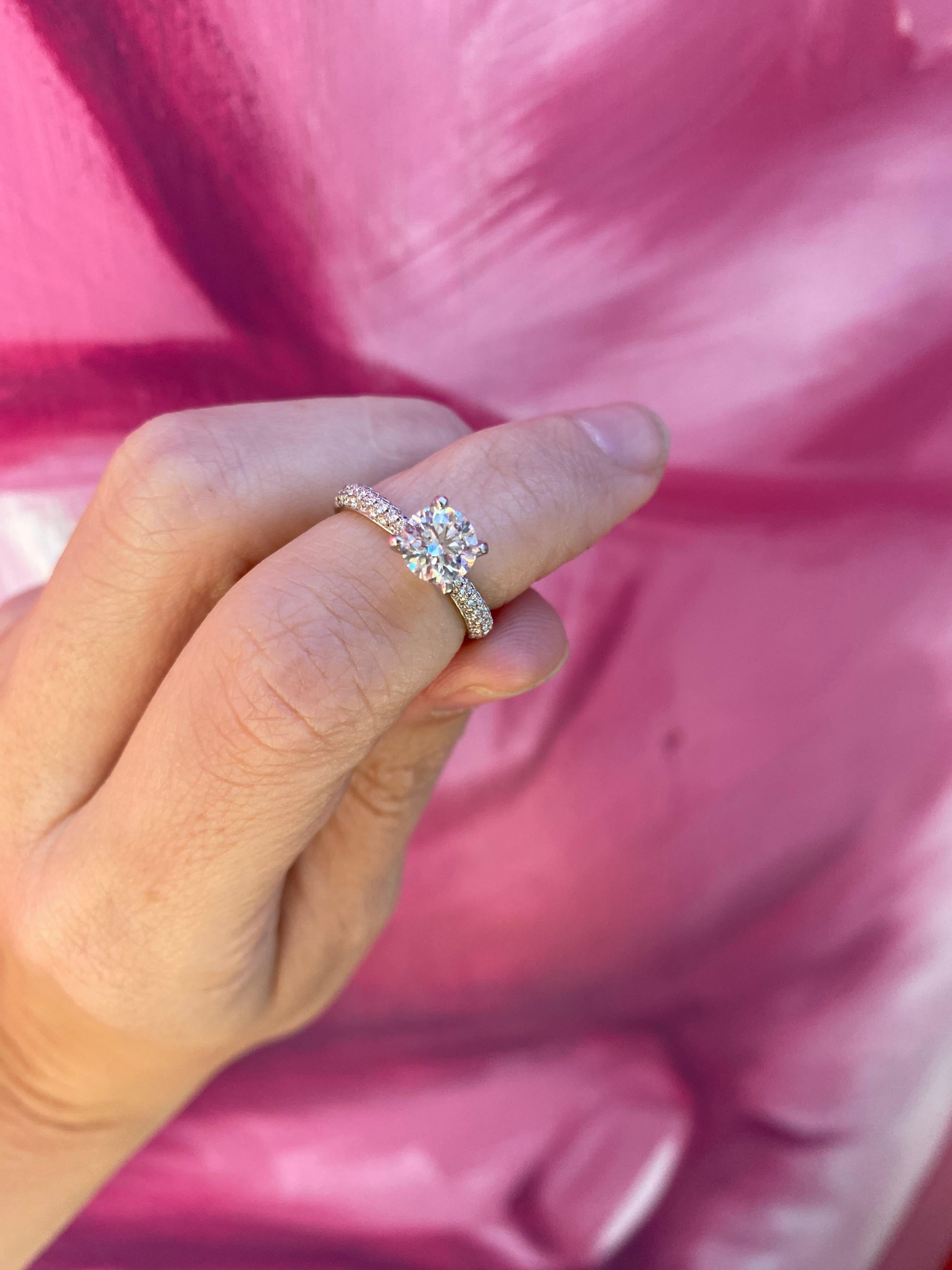A Simon G Bague de fiançailles certifiée GIA 0,85 carat diamant rond brillant naturel en vente 6