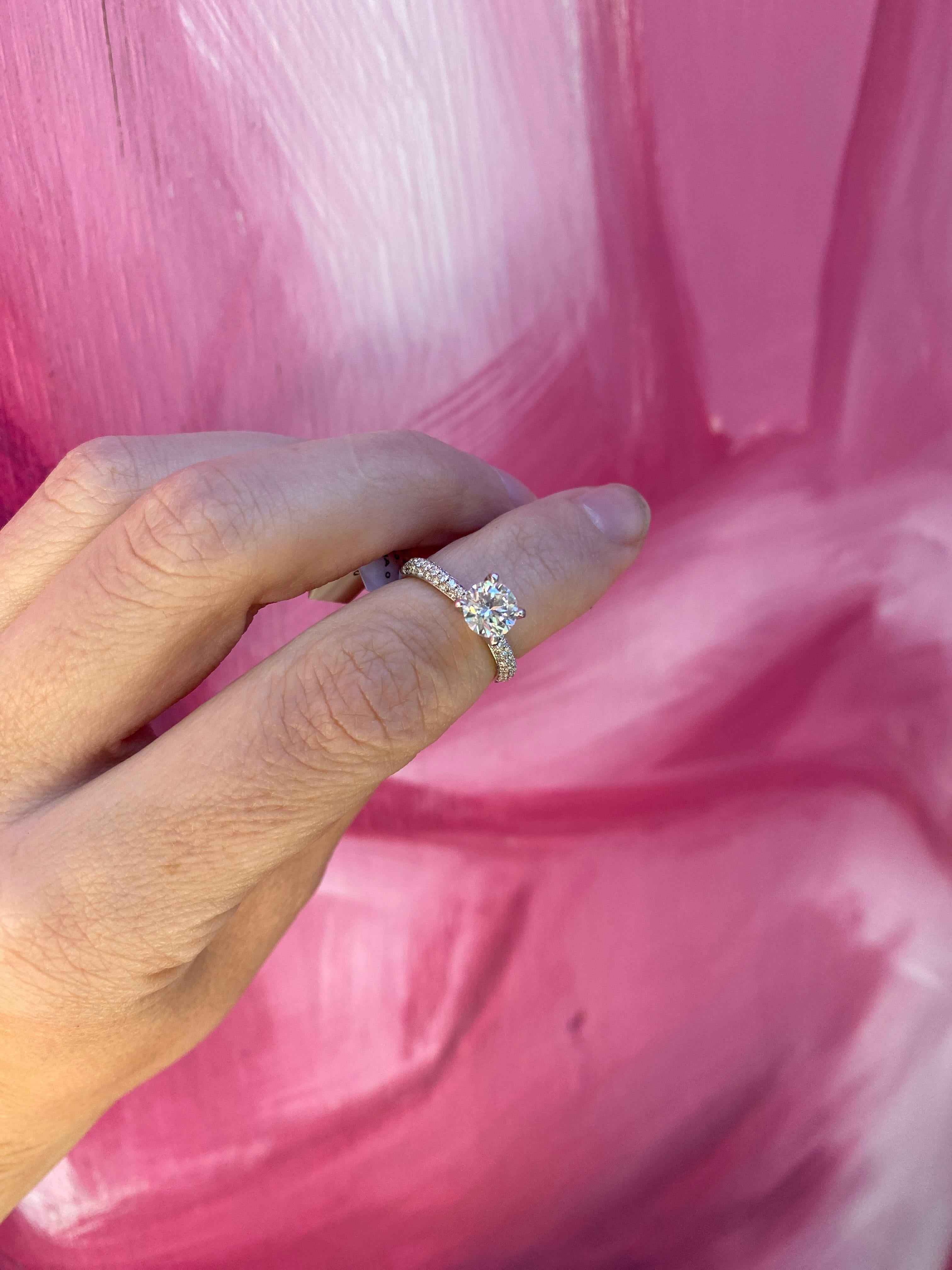 A Simon G Bague de fiançailles certifiée GIA 0,85 carat diamant rond brillant naturel en vente 7