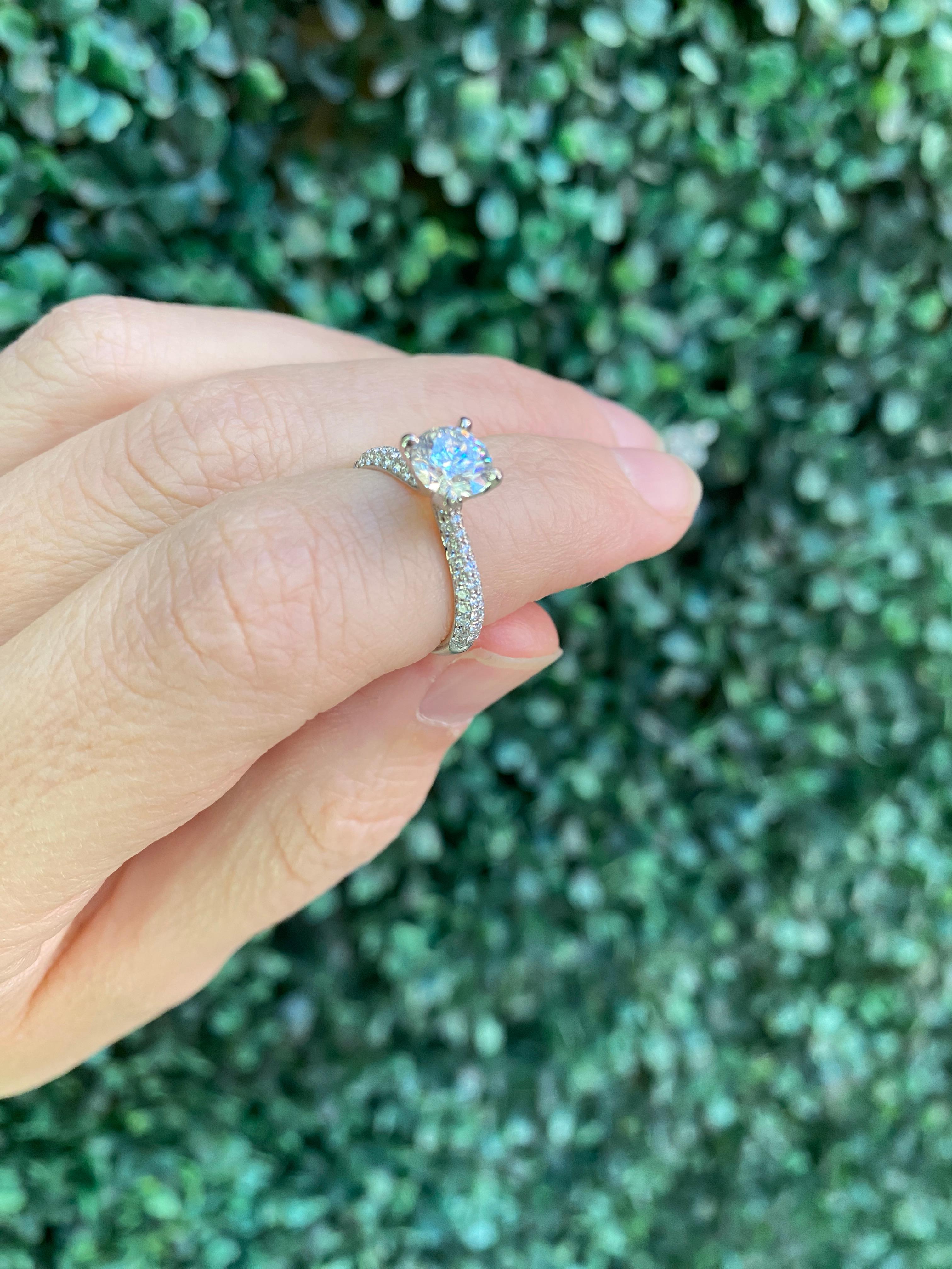 A Simon G Bague de fiançailles certifiée GIA 0,85 carat diamant rond brillant naturel en vente 8