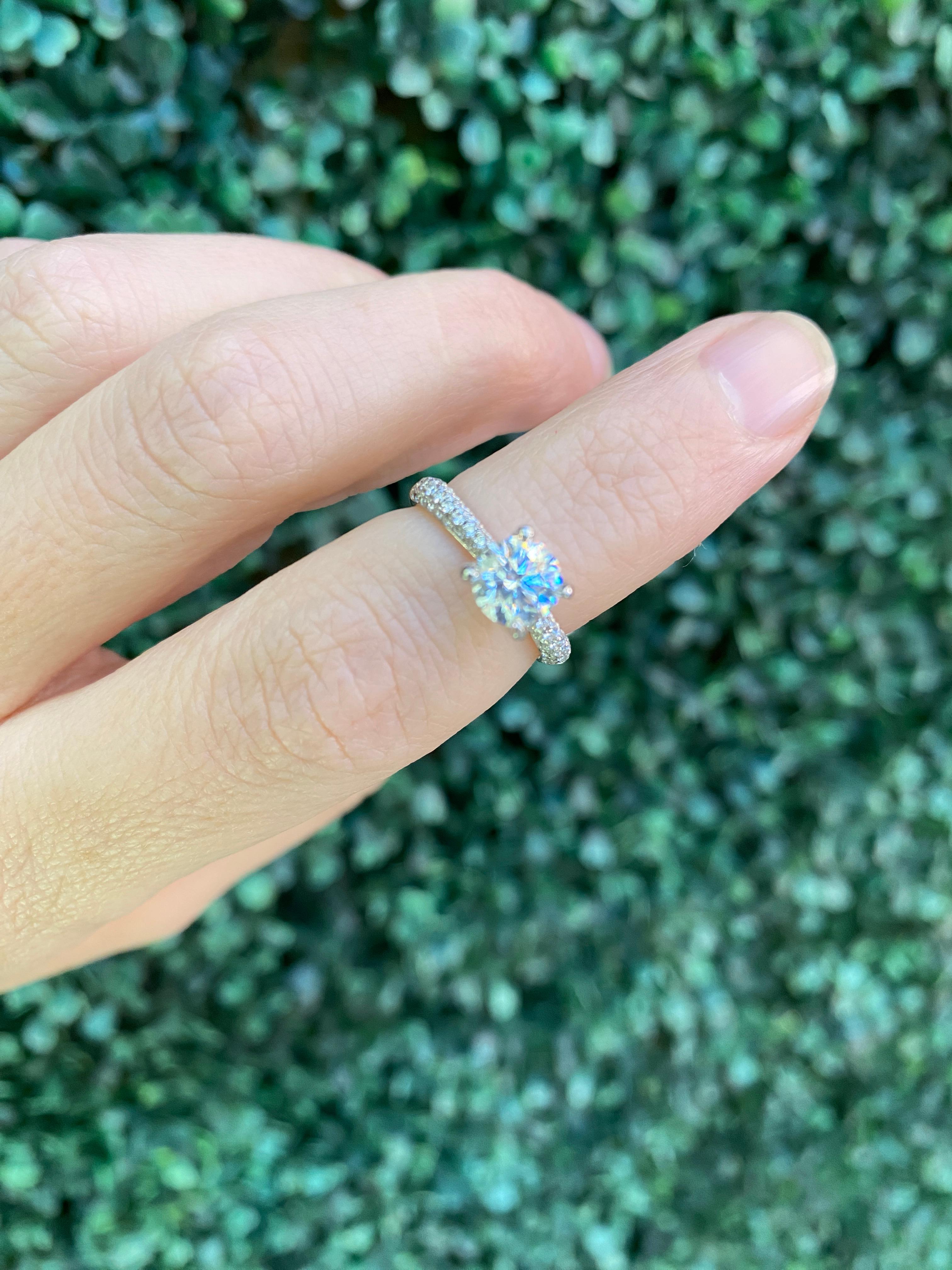 A Simon G Bague de fiançailles certifiée GIA 0,85 carat diamant rond brillant naturel en vente 9