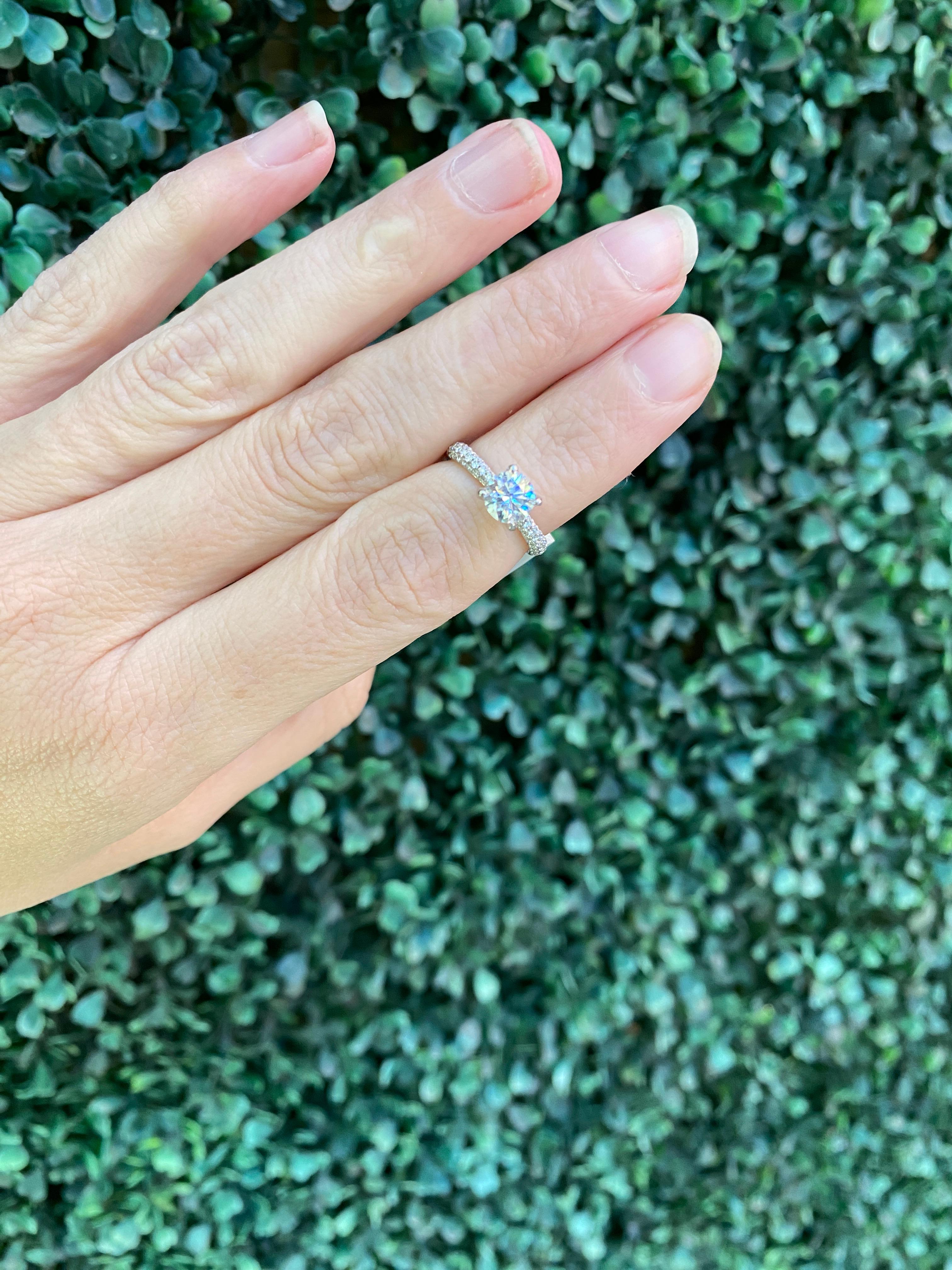 A Simon G Bague de fiançailles certifiée GIA 0,85 carat diamant rond brillant naturel en vente 10