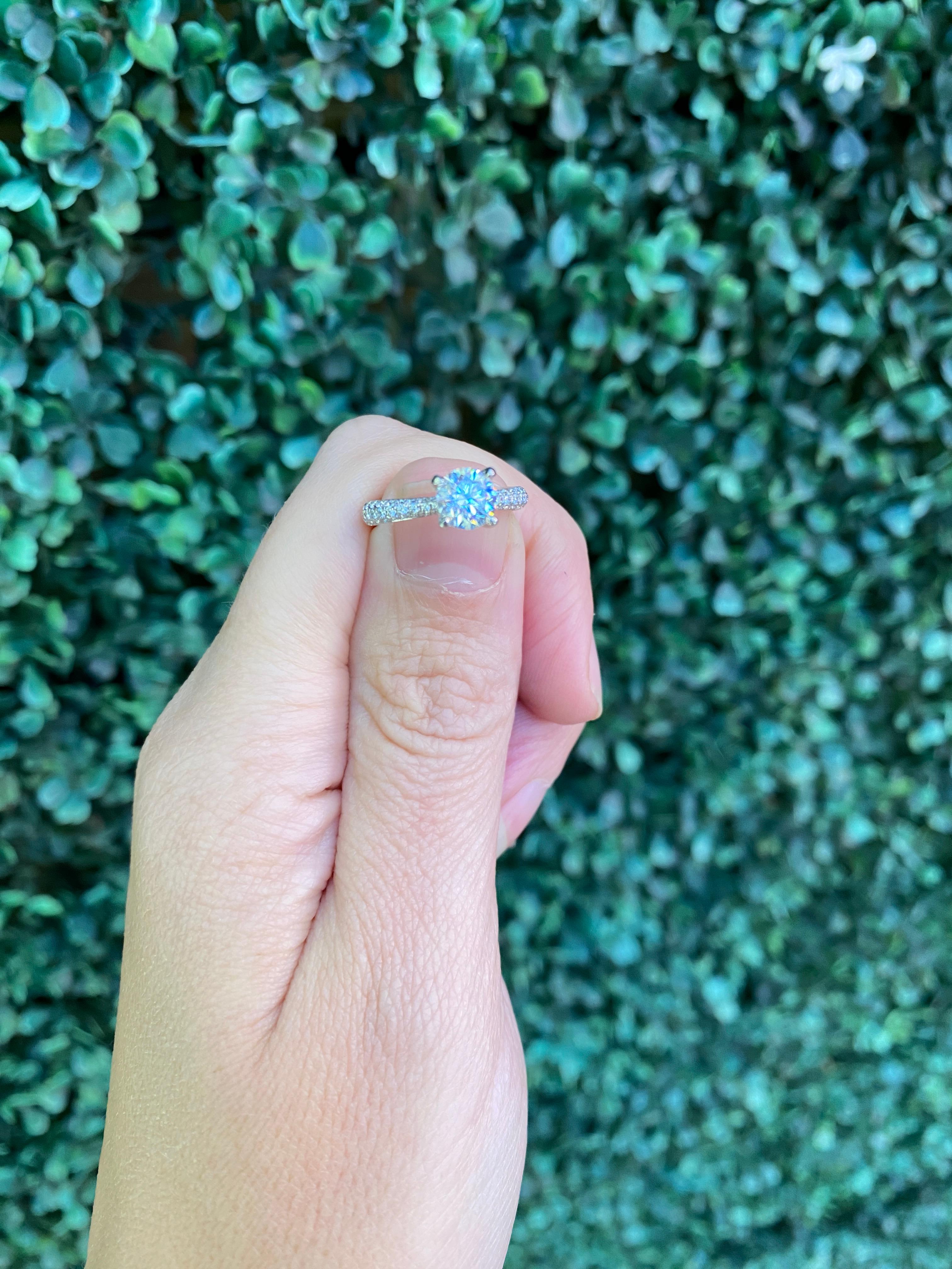 A Simon G Bague de fiançailles certifiée GIA 0,85 carat diamant rond brillant naturel en vente 11