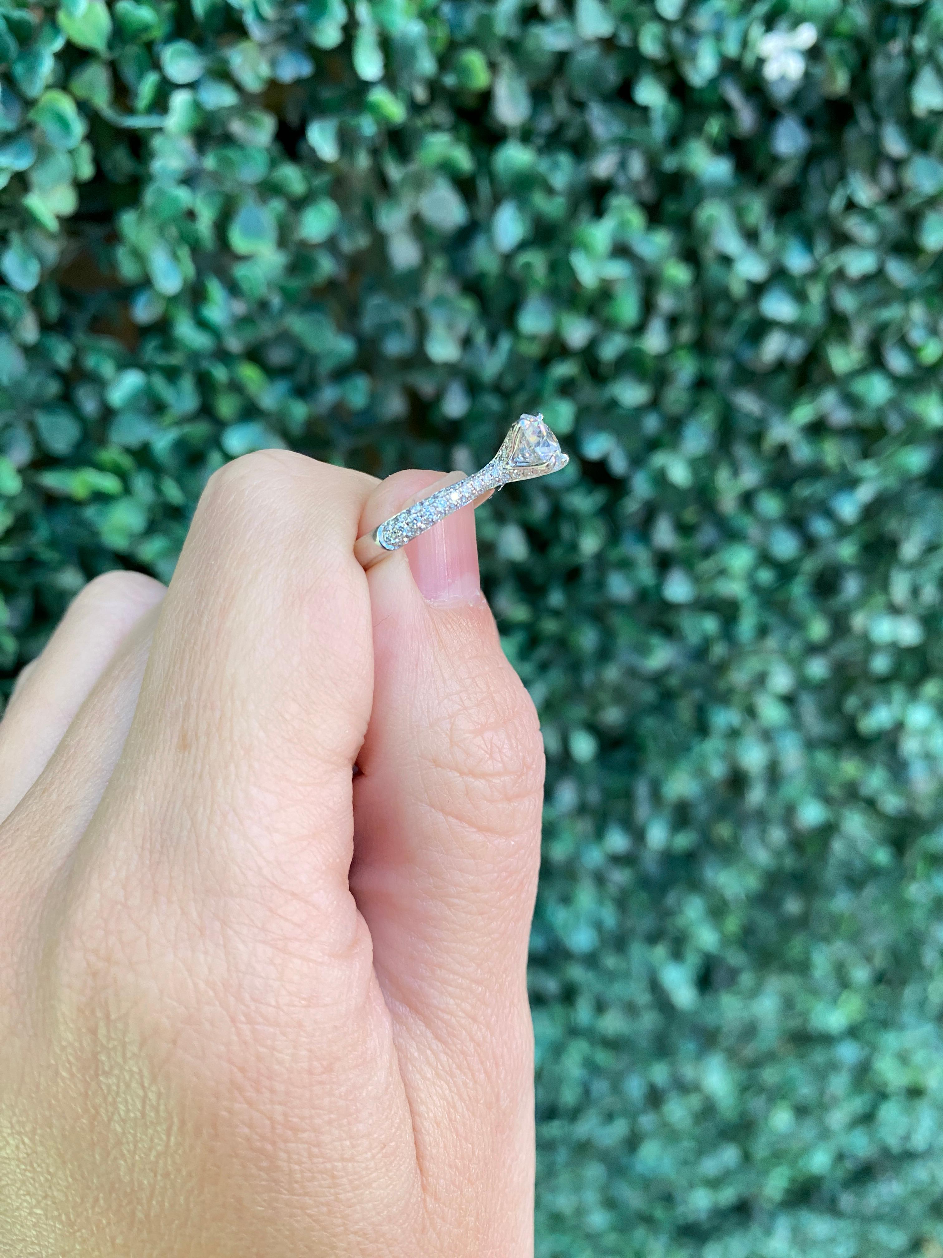 A Simon G Bague de fiançailles certifiée GIA 0,85 carat diamant rond brillant naturel en vente 12