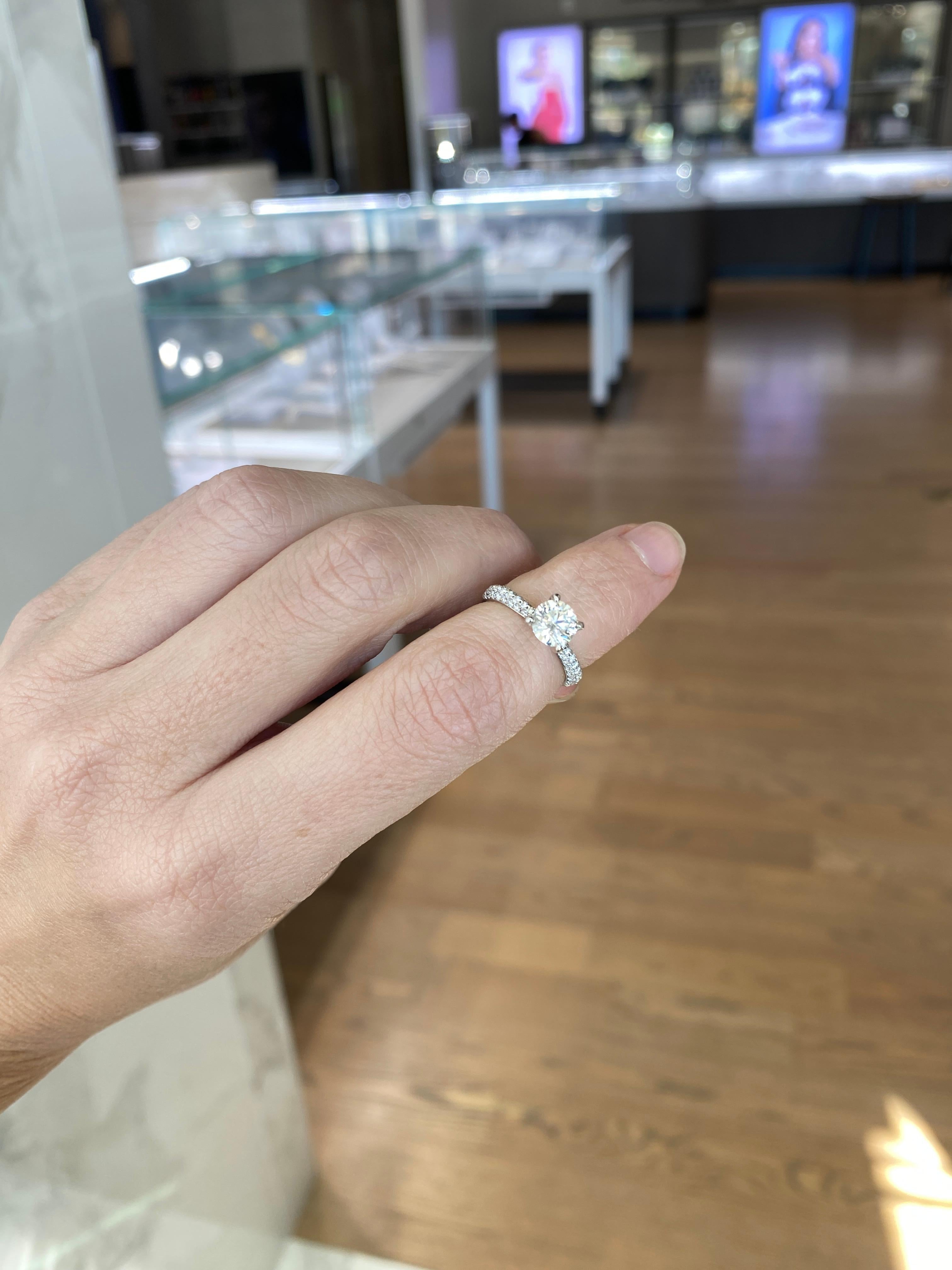 A Simon G Bague de fiançailles certifiée GIA 0,85 carat diamant rond brillant naturel en vente 2