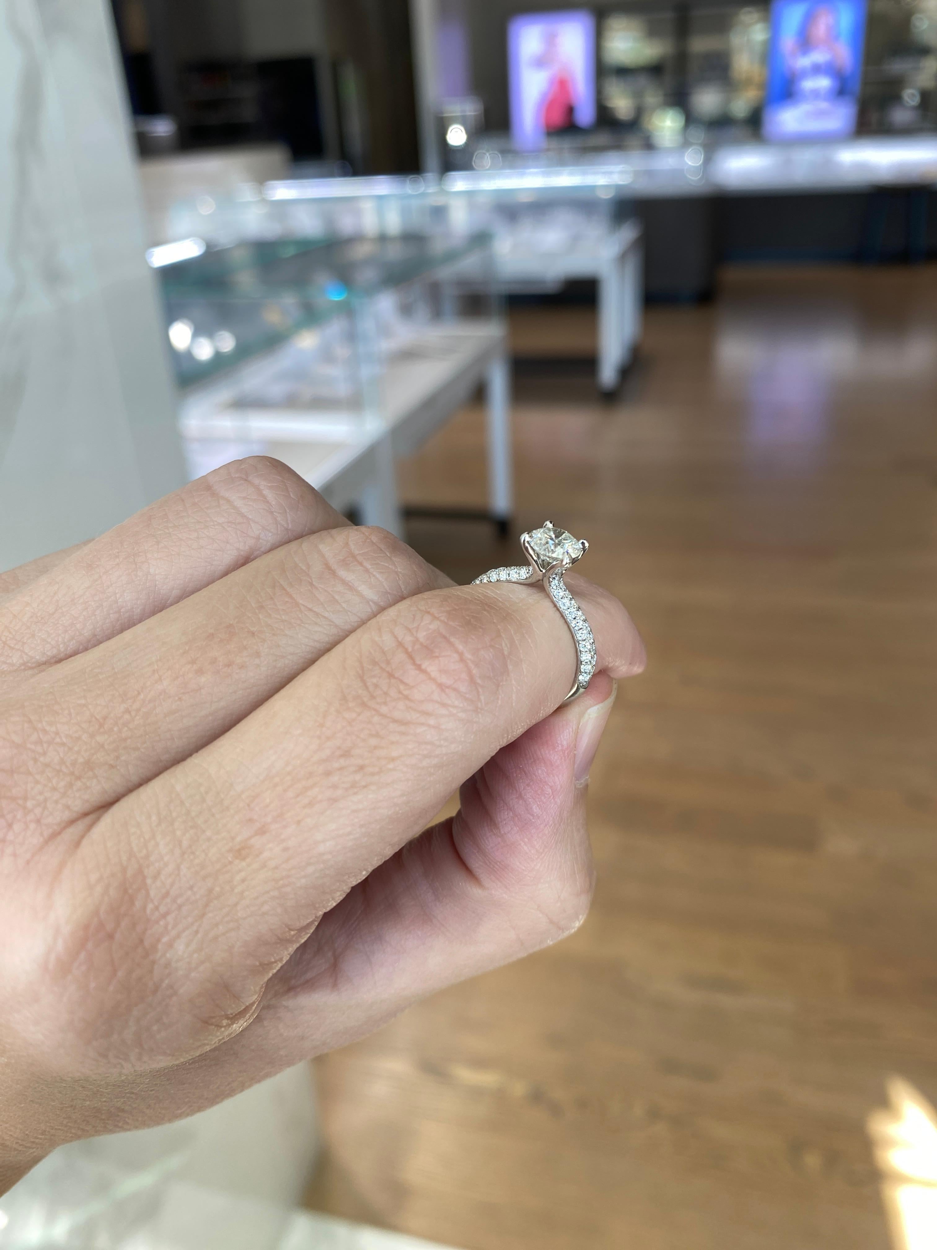 A Simon G Bague de fiançailles certifiée GIA 0,85 carat diamant rond brillant naturel en vente 3