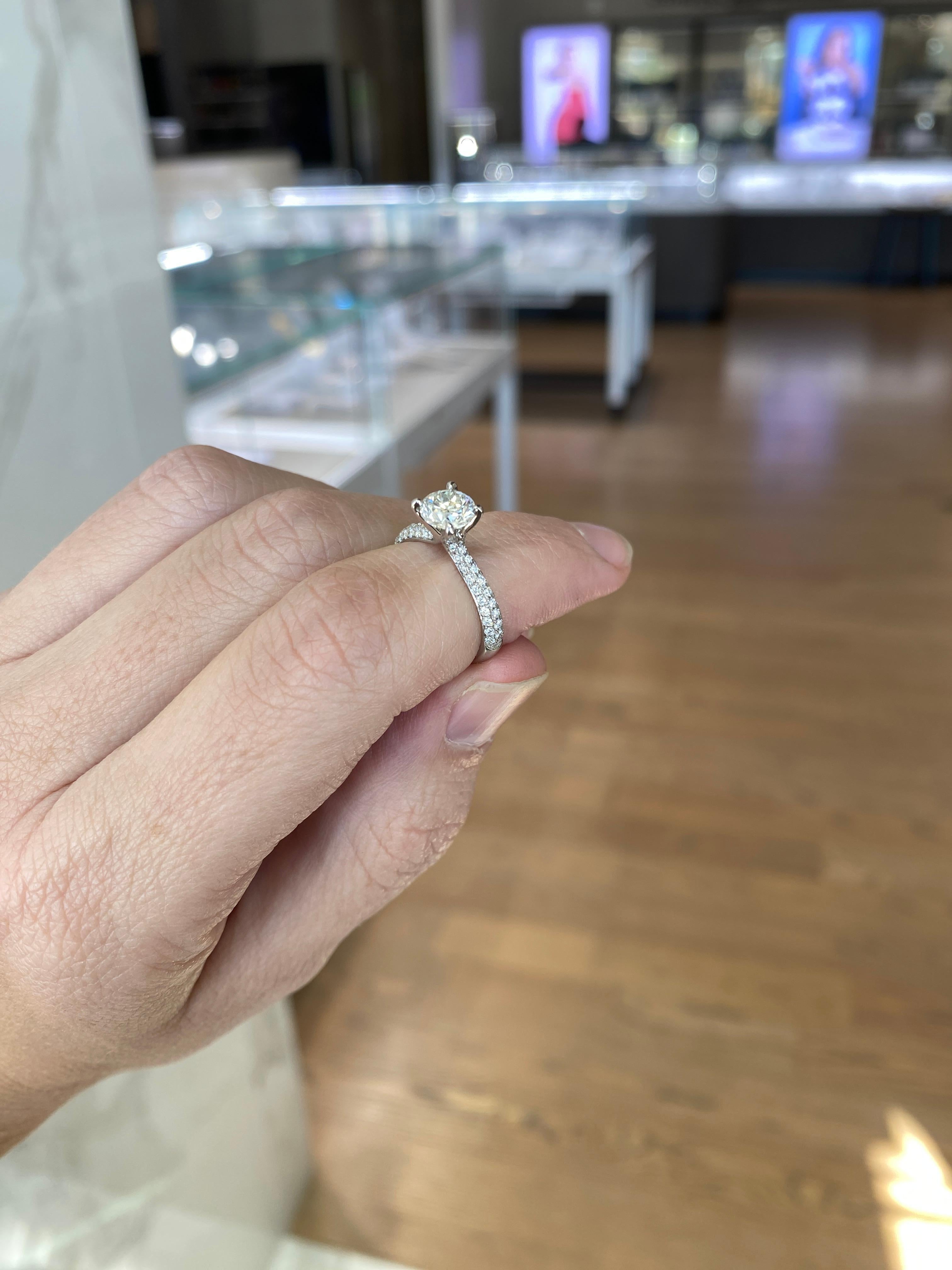 A Simon G Bague de fiançailles certifiée GIA 0,85 carat diamant rond brillant naturel en vente 4