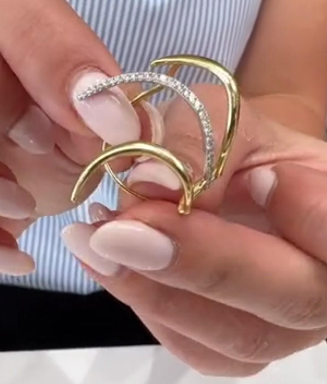 De las mujeres Simon G. LE2330 Pendiente brazalete de oro amarillo y blanco de 18 quilates en venta