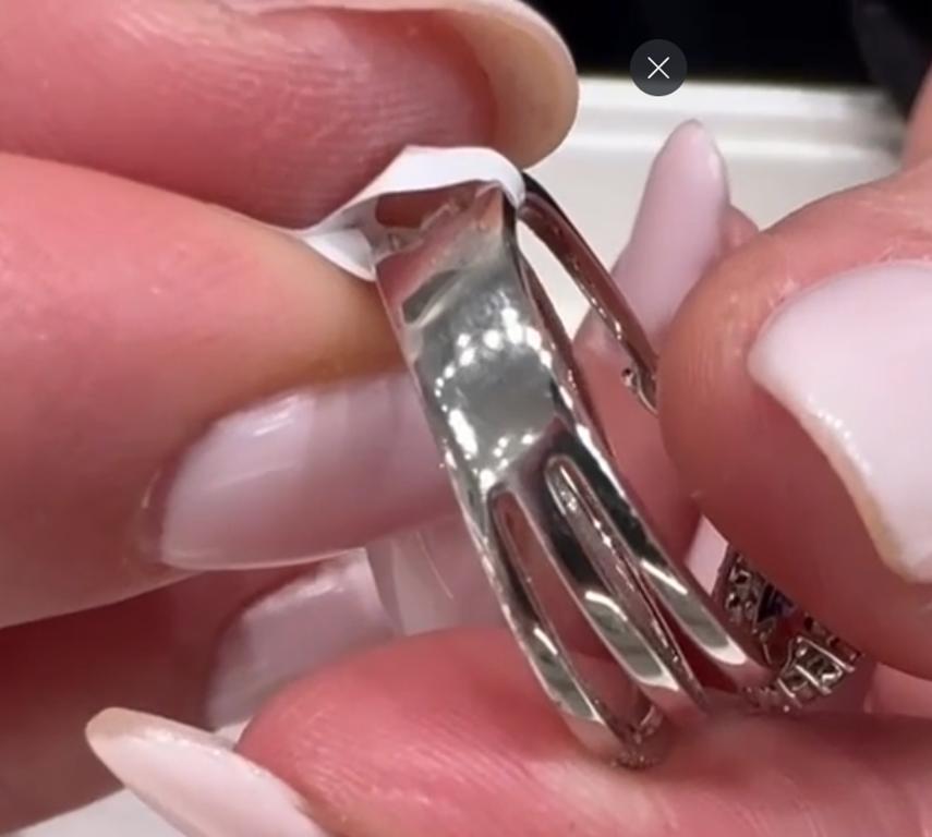 A. Simon G. Zaffiro a forma di pera con diamante aureolato in oro bianco 18 carati in vendita 2