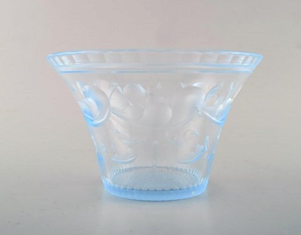Simon Gate for Orrefors, Art Deco bowl in satin-cut light blue art glass, 1928.
Measures: 12.5 x 8.8 cm.
In perfect condition.
Signed and dated.