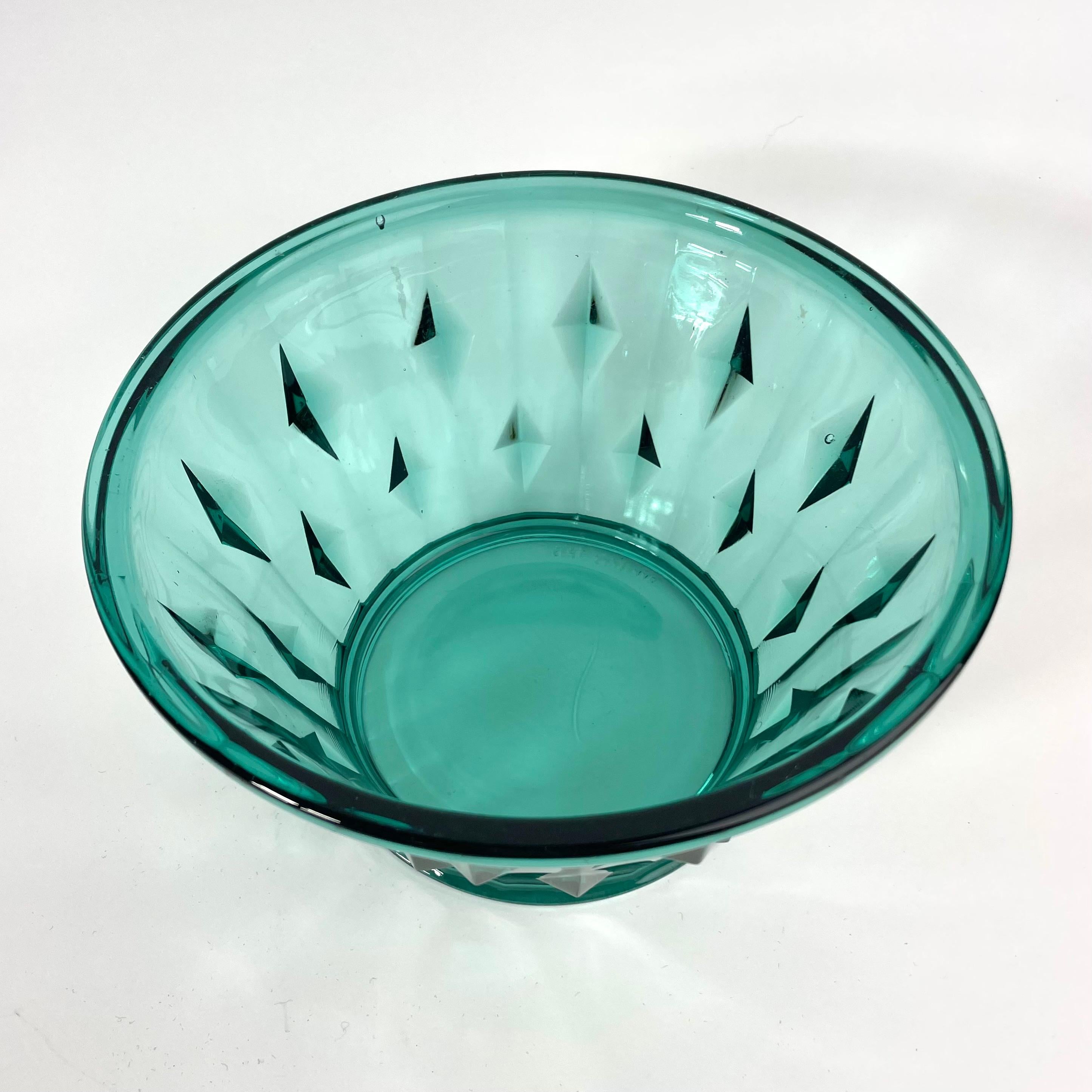 Metà XX secolo Simon Gate per Orrefors - Ciotola in vetro pressato Art Déco, Svezia, 1930 ca. in vendita