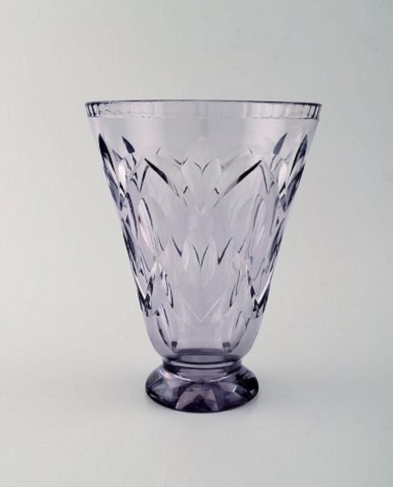 Simon Gate for Orrefors, Art Deco vase satin-cut light purple artificial glass, 1920s.
Measures: 17.5 x 13.5 cm.
In perfect condition.
Signed.