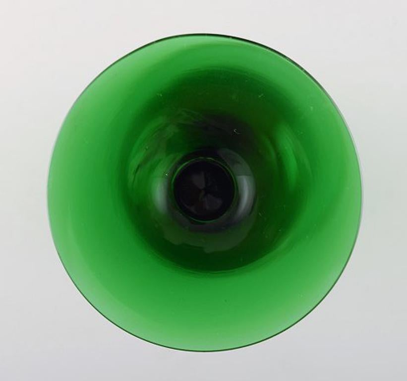 Simon Gate Orrefors, a Set of 12 Green Champagne Glasses in Art Glass In Good Condition In Copenhagen, DK