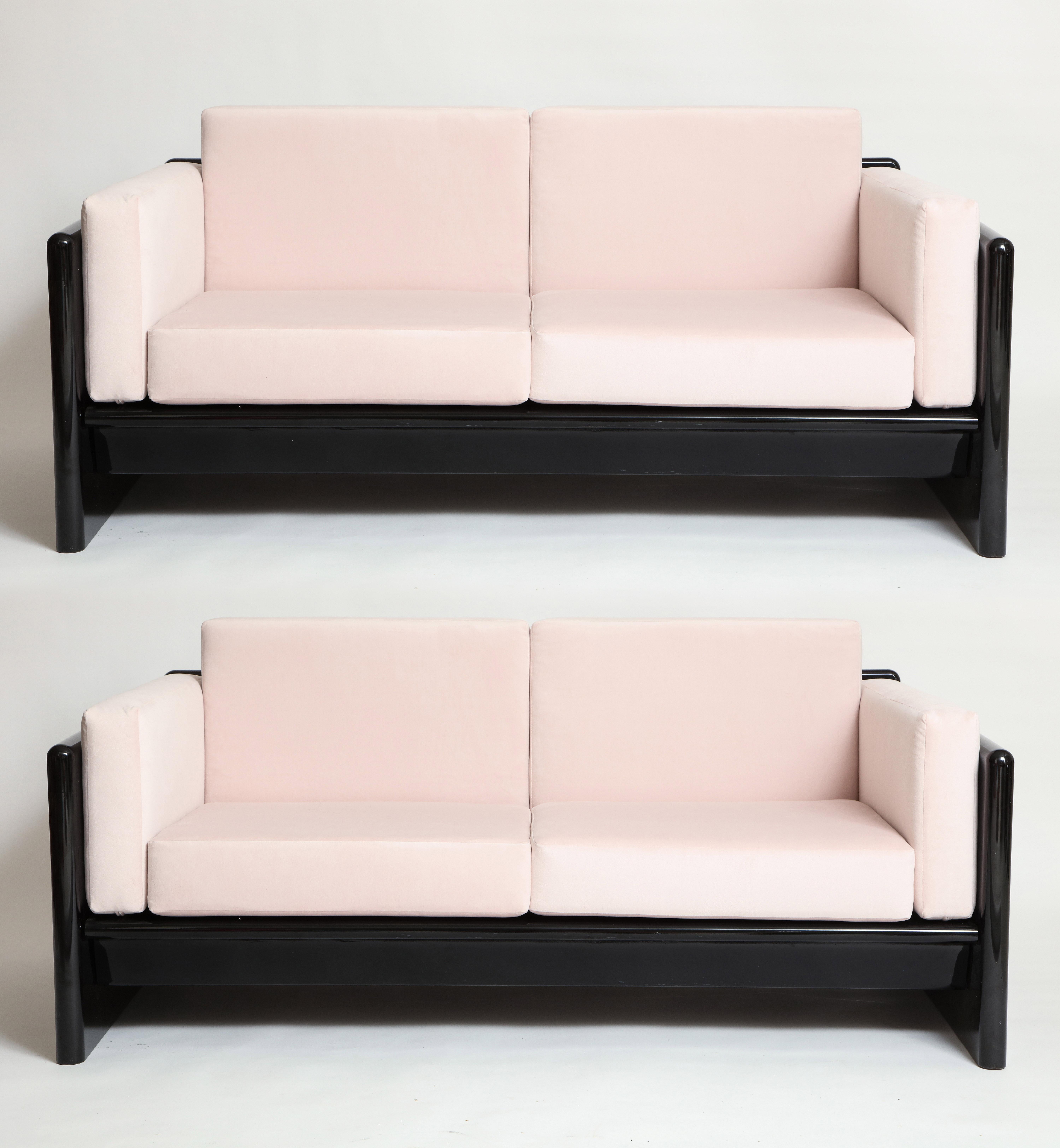 Simon Gavina black lacquer sofa sette pink velvet, Italy, 1970s

Gorgeous chic black and pink sofa/settee newly upholstered in light pink fabric.
The black is solid wood covered with black lacquer. This is a solid heavy piece.
Price is per
