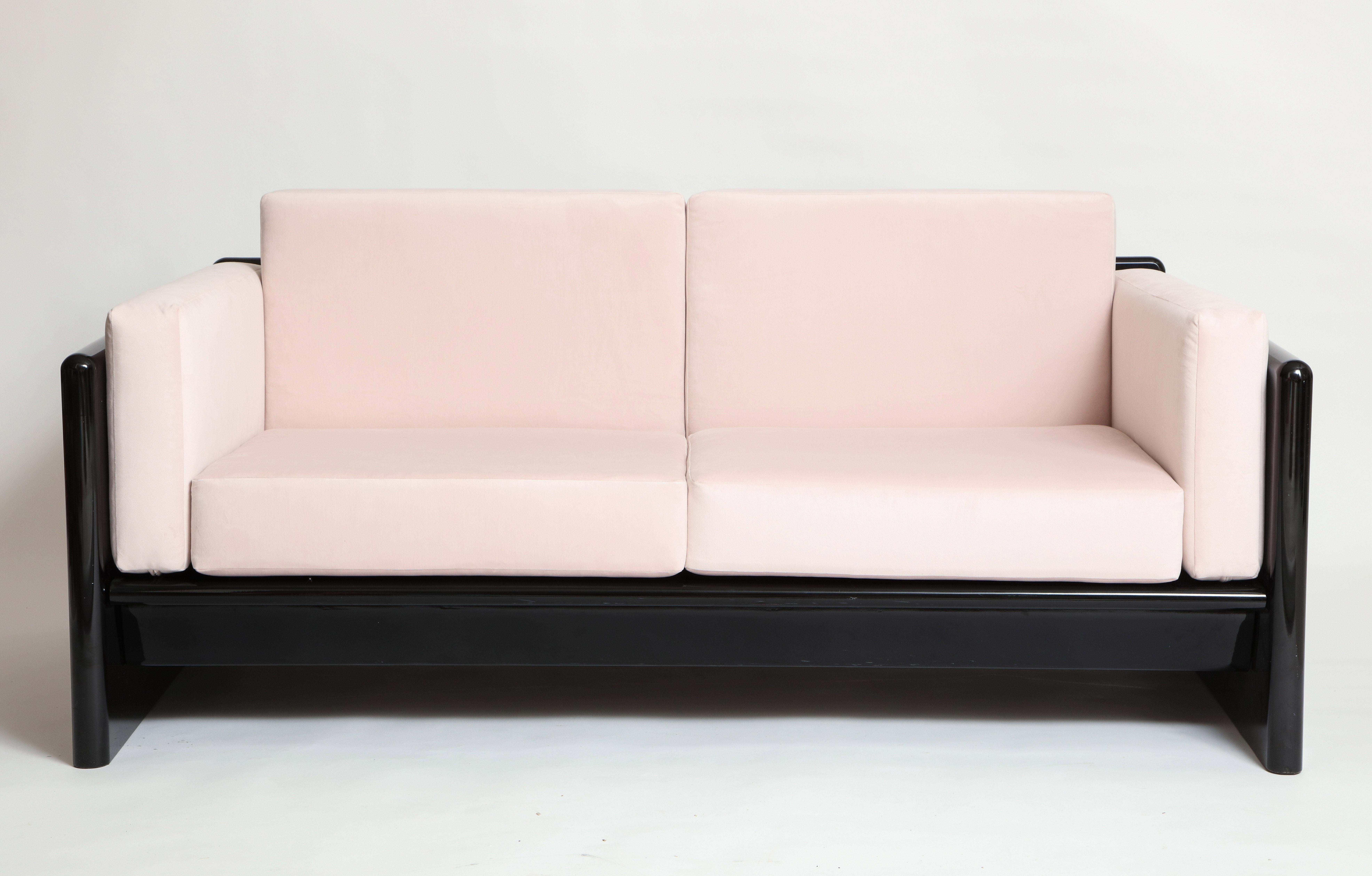 Simon Gavina Sofa aus schwarzem Lack und rosa Samt im Sofaschliff, Italien, 1970er Jahre (Italienisch) im Angebot