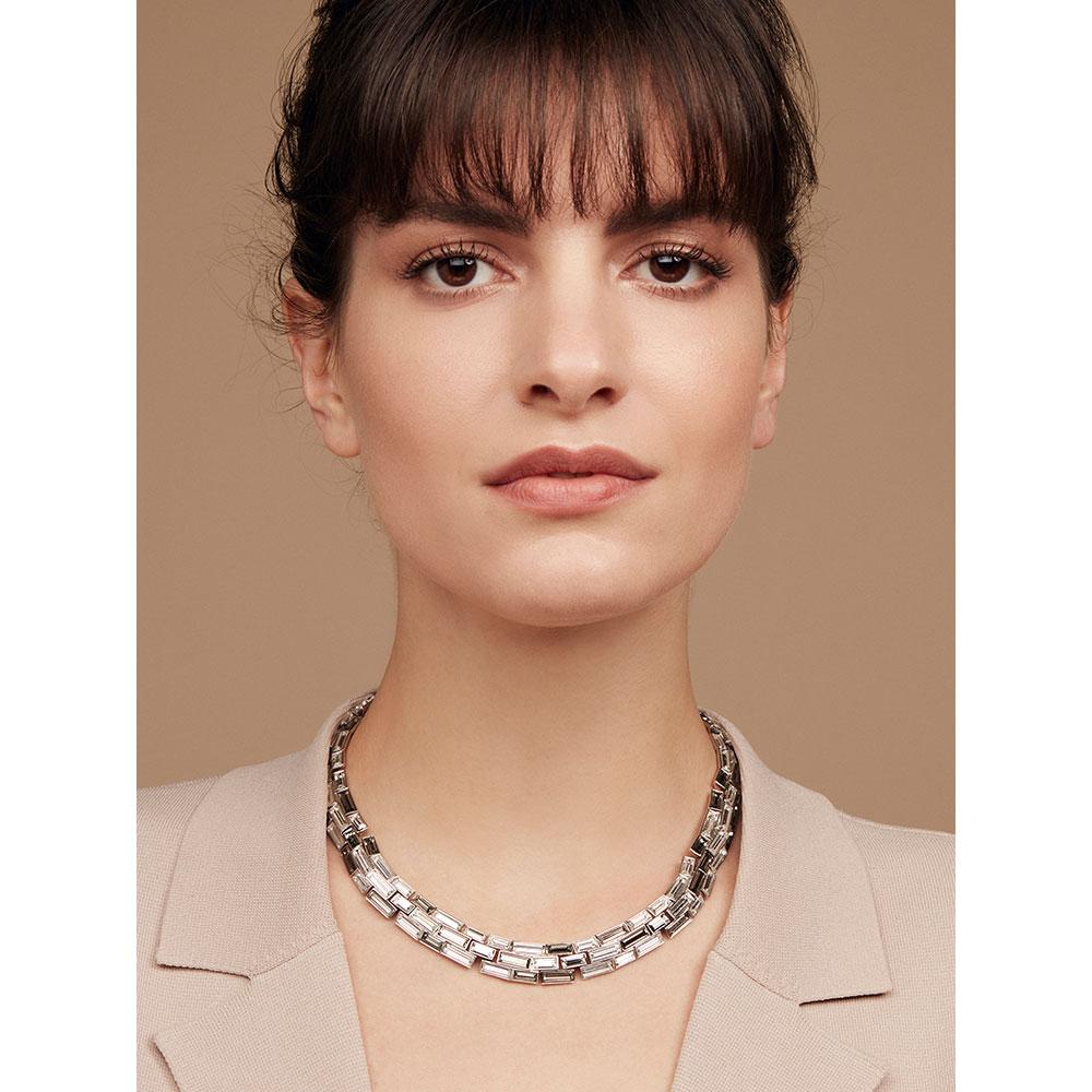 This stunning necklace reflects light from it’s faceted surfaces of Swarovski ® crystal in a pleasingly random manner. 
Elegantly distilled into a choker style necklace, the Caddis short necklace sits on the neckline like a bejewelled collar. Its