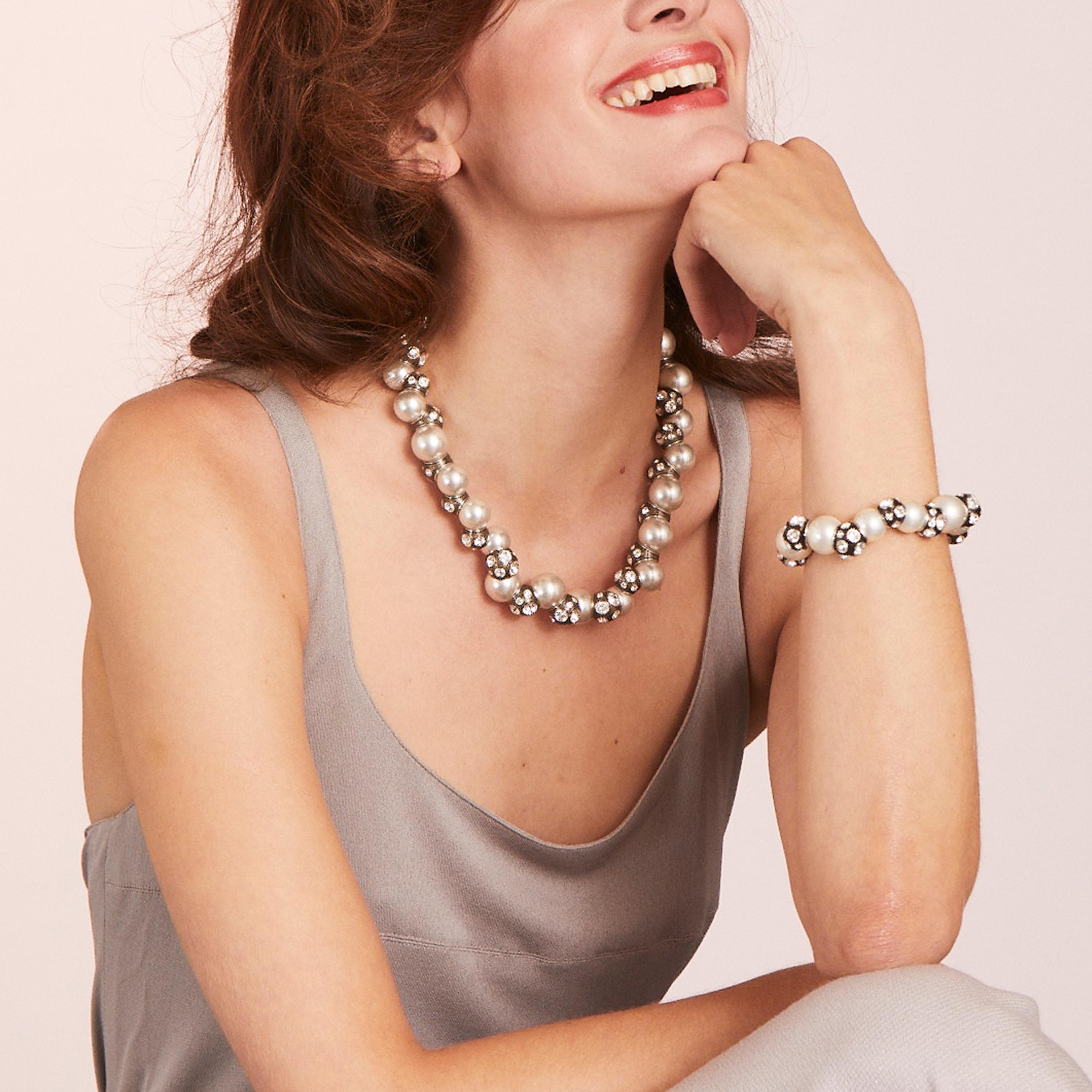A fusion of alternating pearls and bespoke metal beads, each section of the necklace freely rotates creating new shapes and alignments. The gentle lustre of the pearls illuminates the skin and bathes the wearer in a warm glow. The crystal details