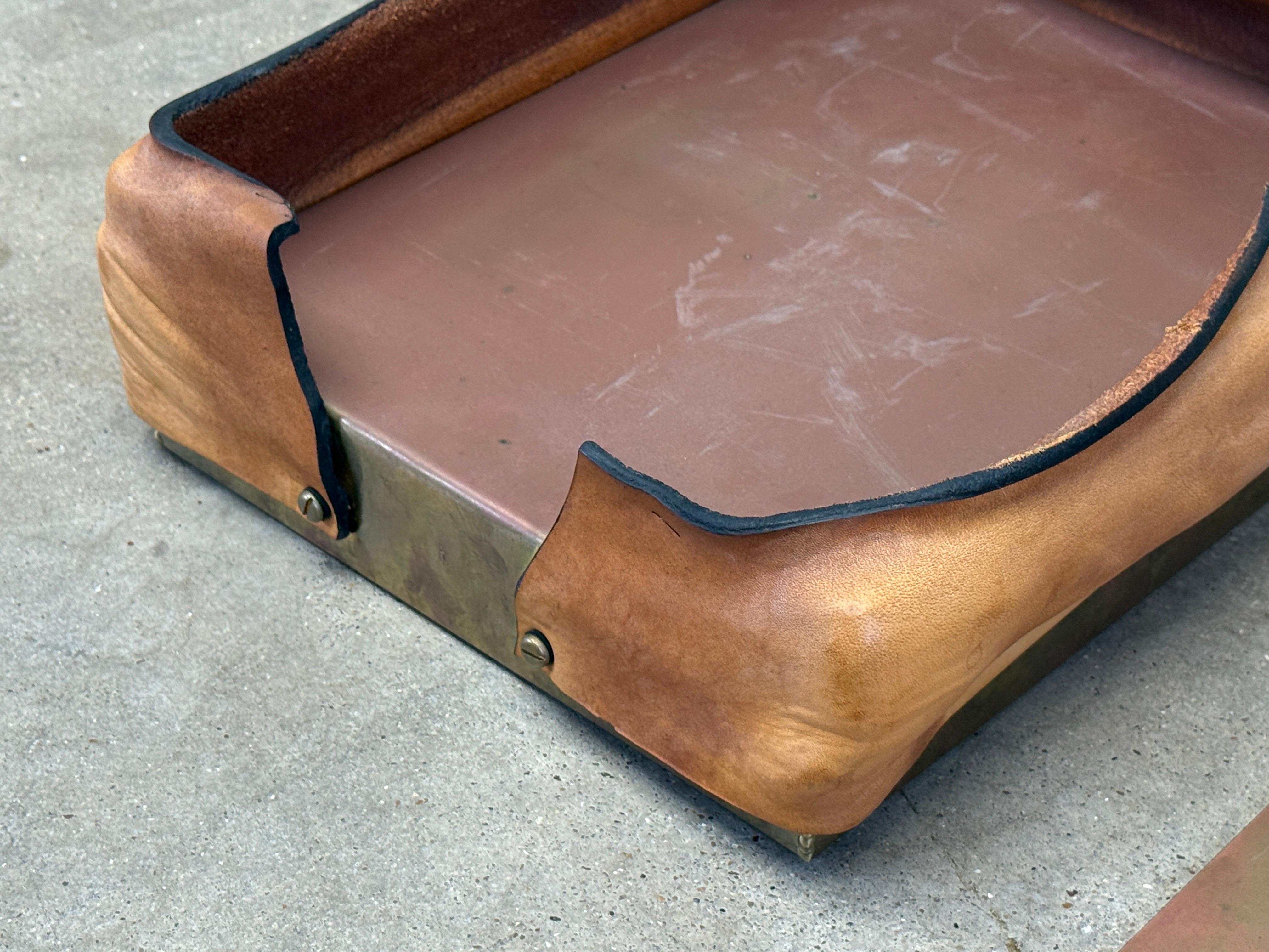 Simon Hasan Leather and Brass Desk Set in vendita 10