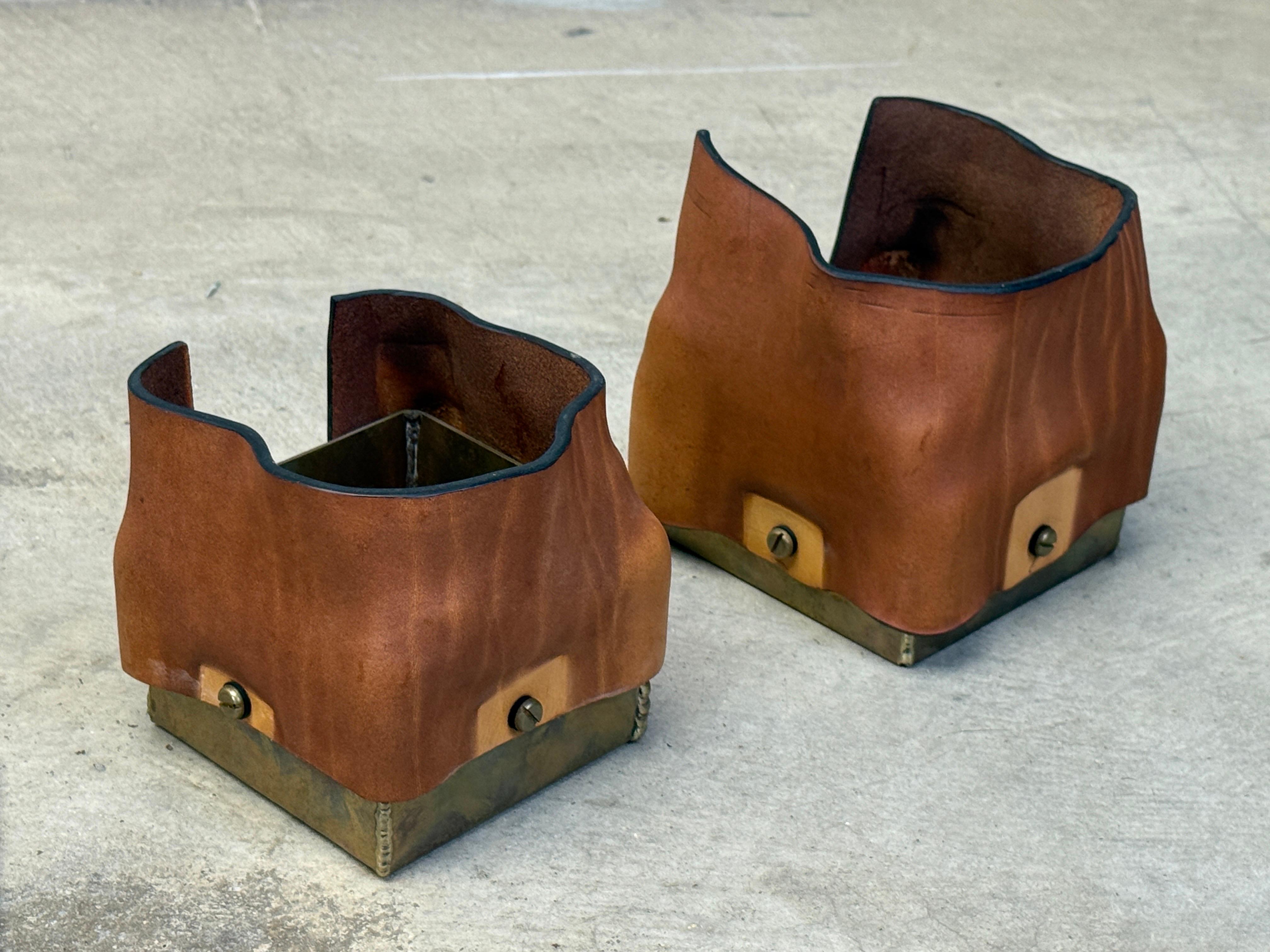 Simon Hasan Leather and Brass Desk Set in vendita 11