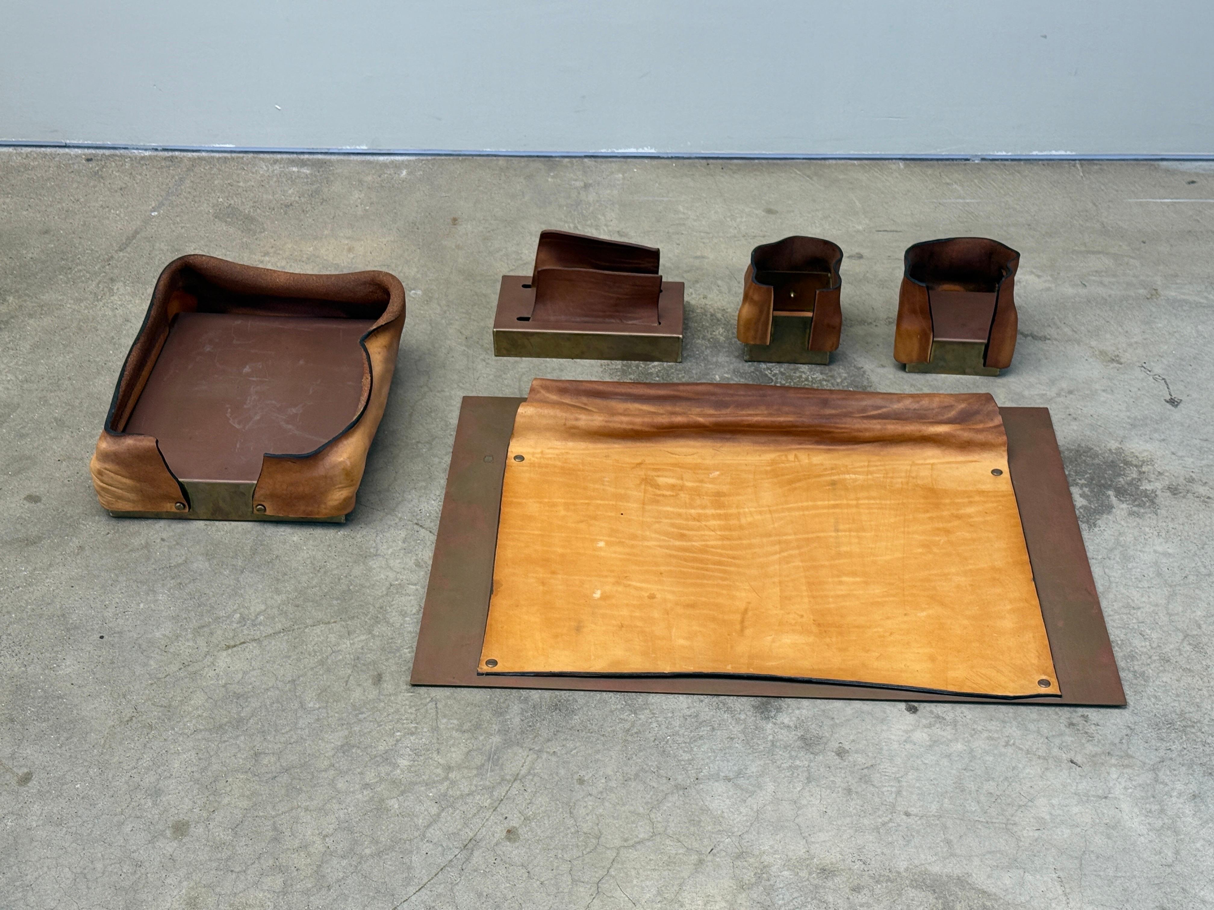 Simon Hasan Leather and Brass Desk Set In condizioni buone in vendita a Dallas, TX