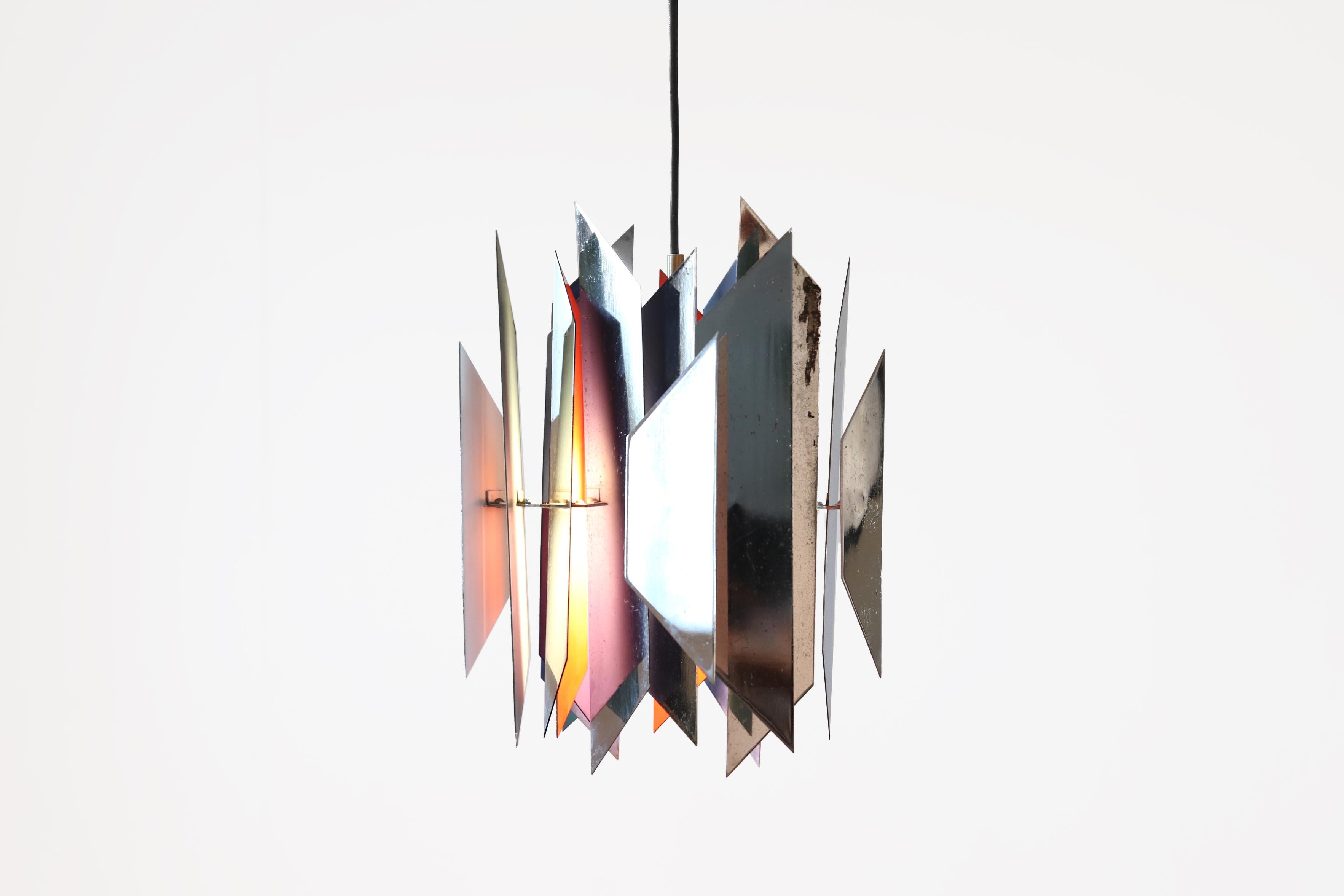 Beautiful hanging lamp by Simon Henningsen for Lyfa. This lamp is often referred to as the Tivoli lamp, but originally this lamp has the name Divan 2. Made of different lacquered and chromed metal slats. This gives you a beautiful art object which