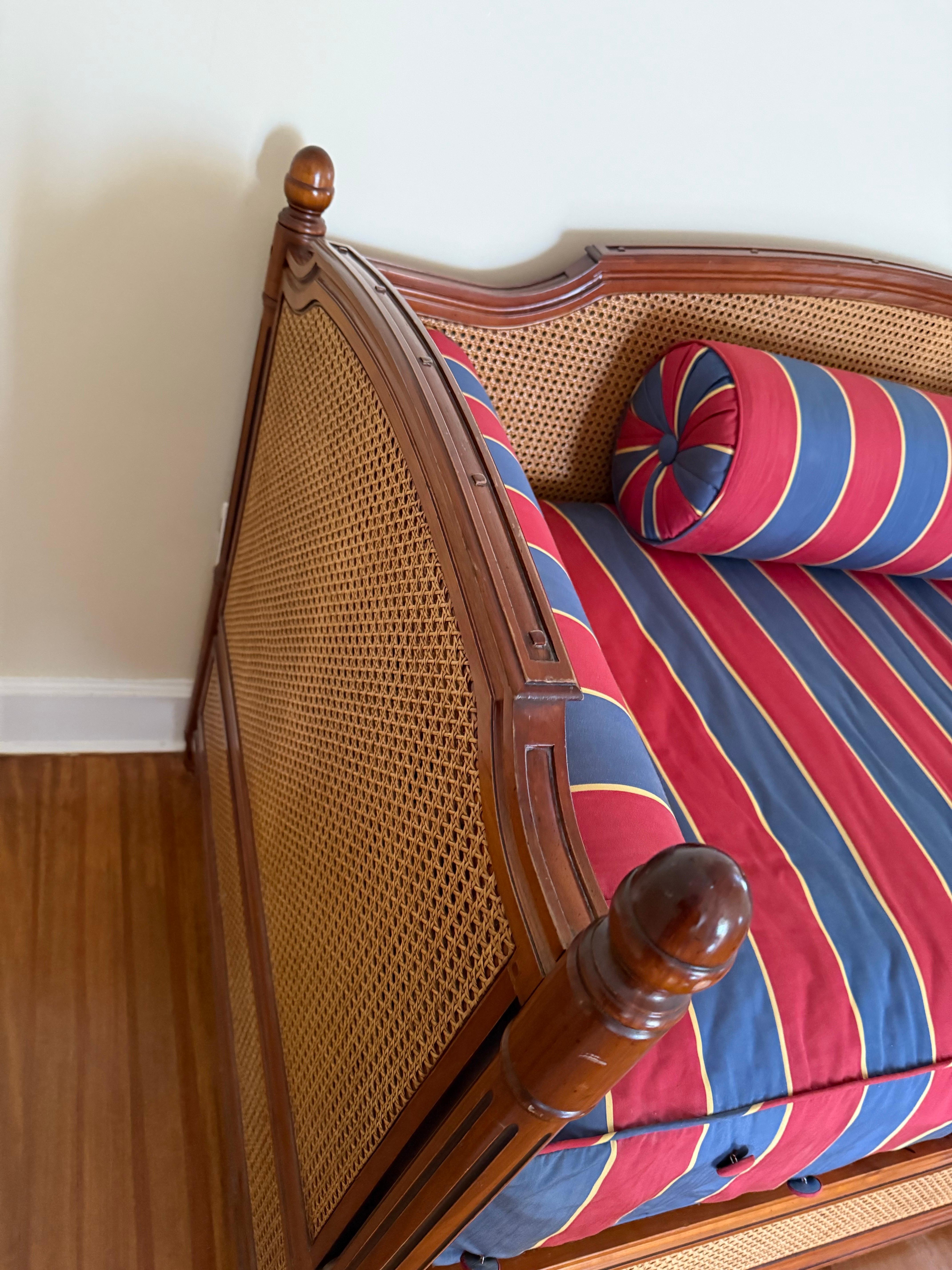 Simon Horn Louis XVI Style Caned Daybed Trundle Bed with Acorn Finials In Good Condition In West Hartford, CT
