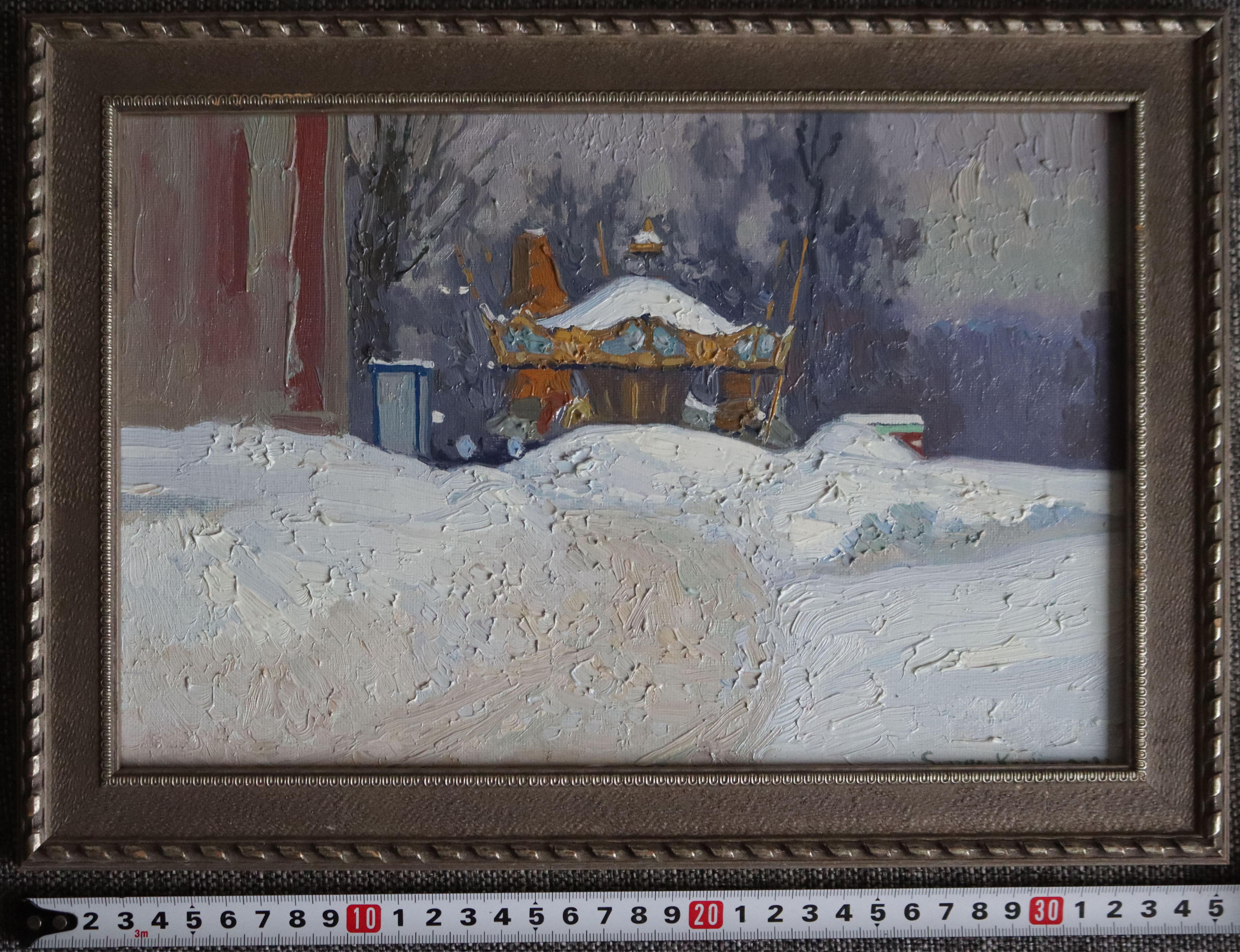 Pinté un boceto de un carrusel en invierno en el parque Tsaritsyno en una sesión. Había mucha nieve, y profundizar en el color y las relaciones tonales del blanco en un día gris y helado es una tarea interesante para un pintor. El propio carrusel en