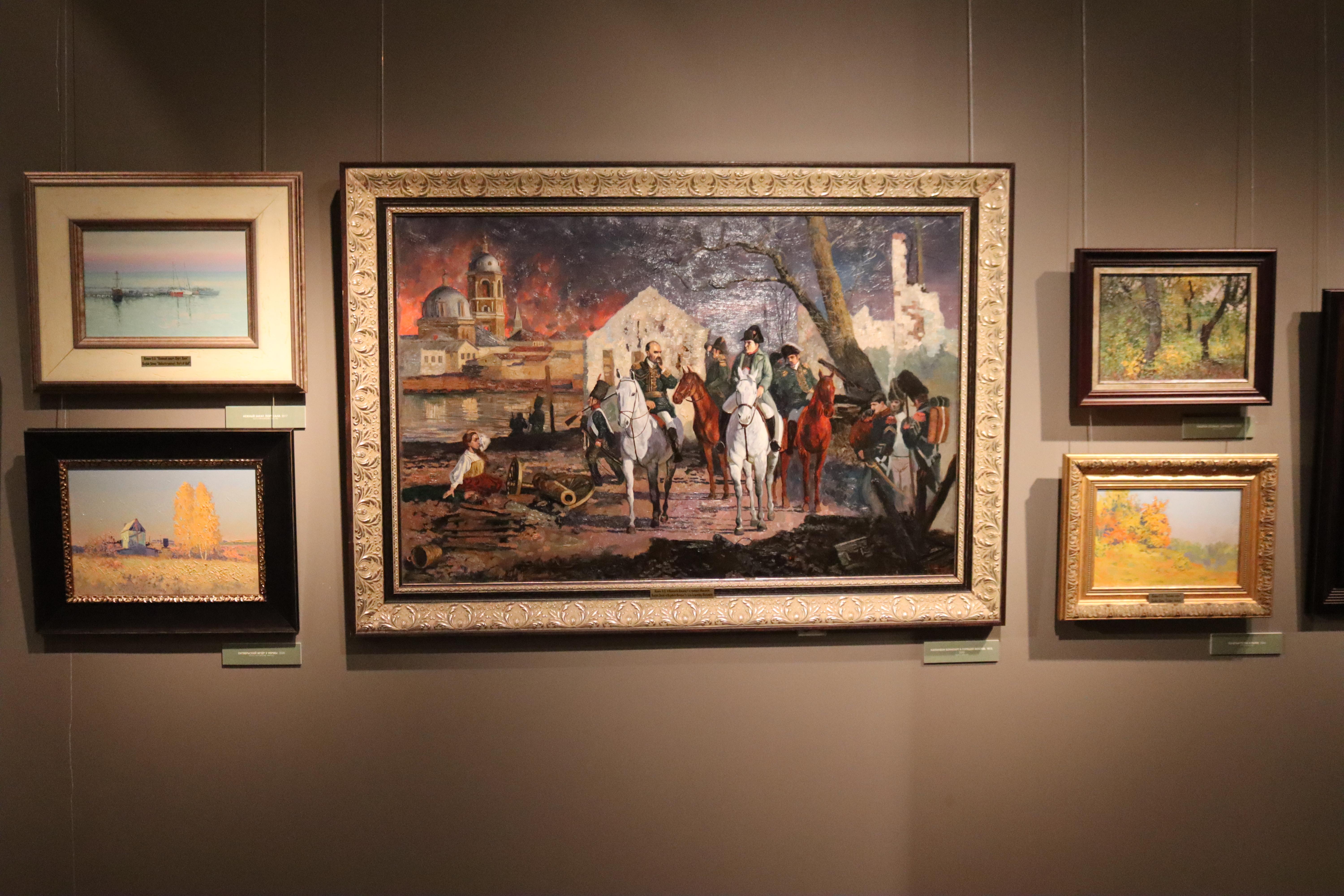 Kastanienbaum im Herbst. Zarizyno im Angebot 10