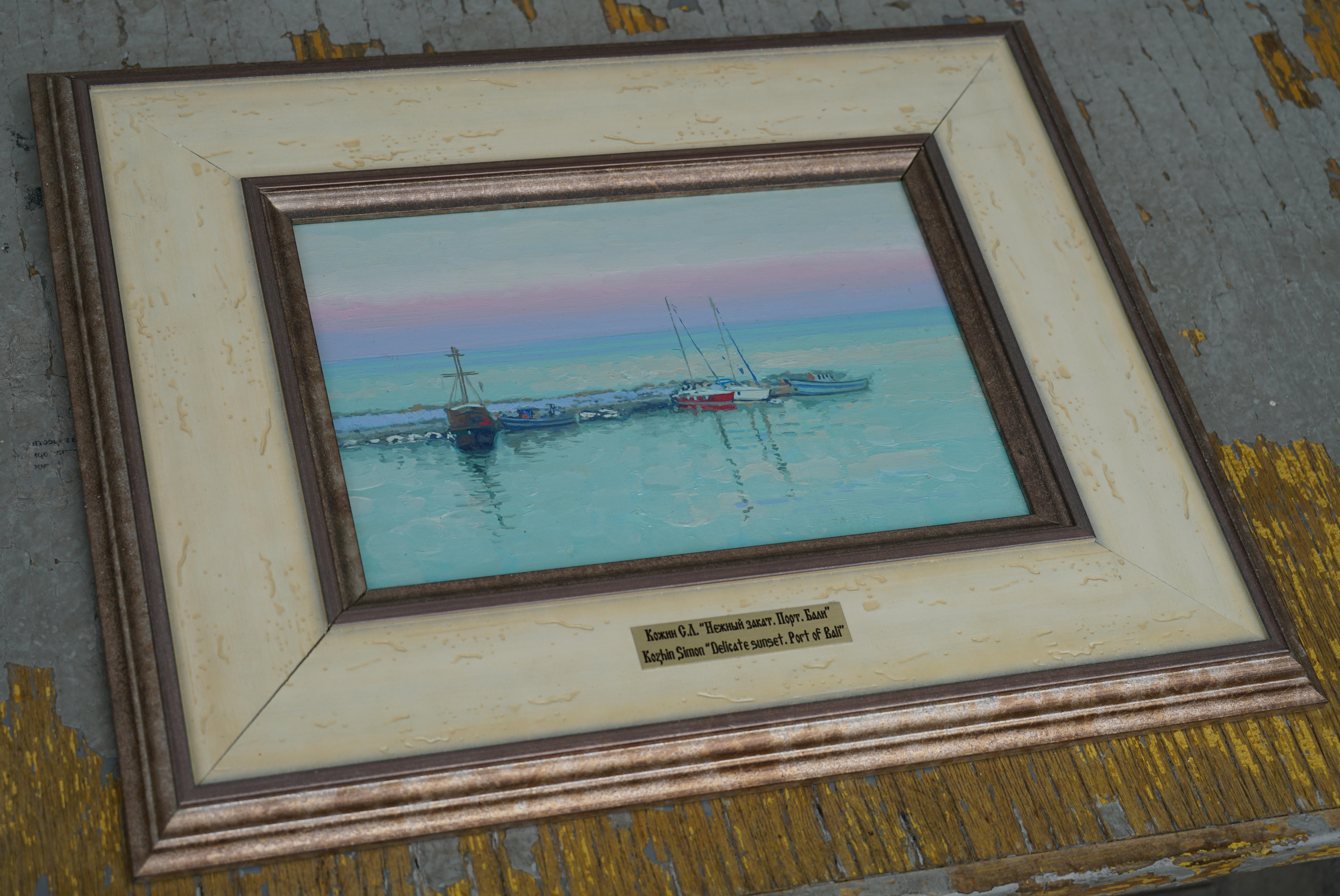 Zarter Sonnenuntergang. Port von Bali im Angebot 7
