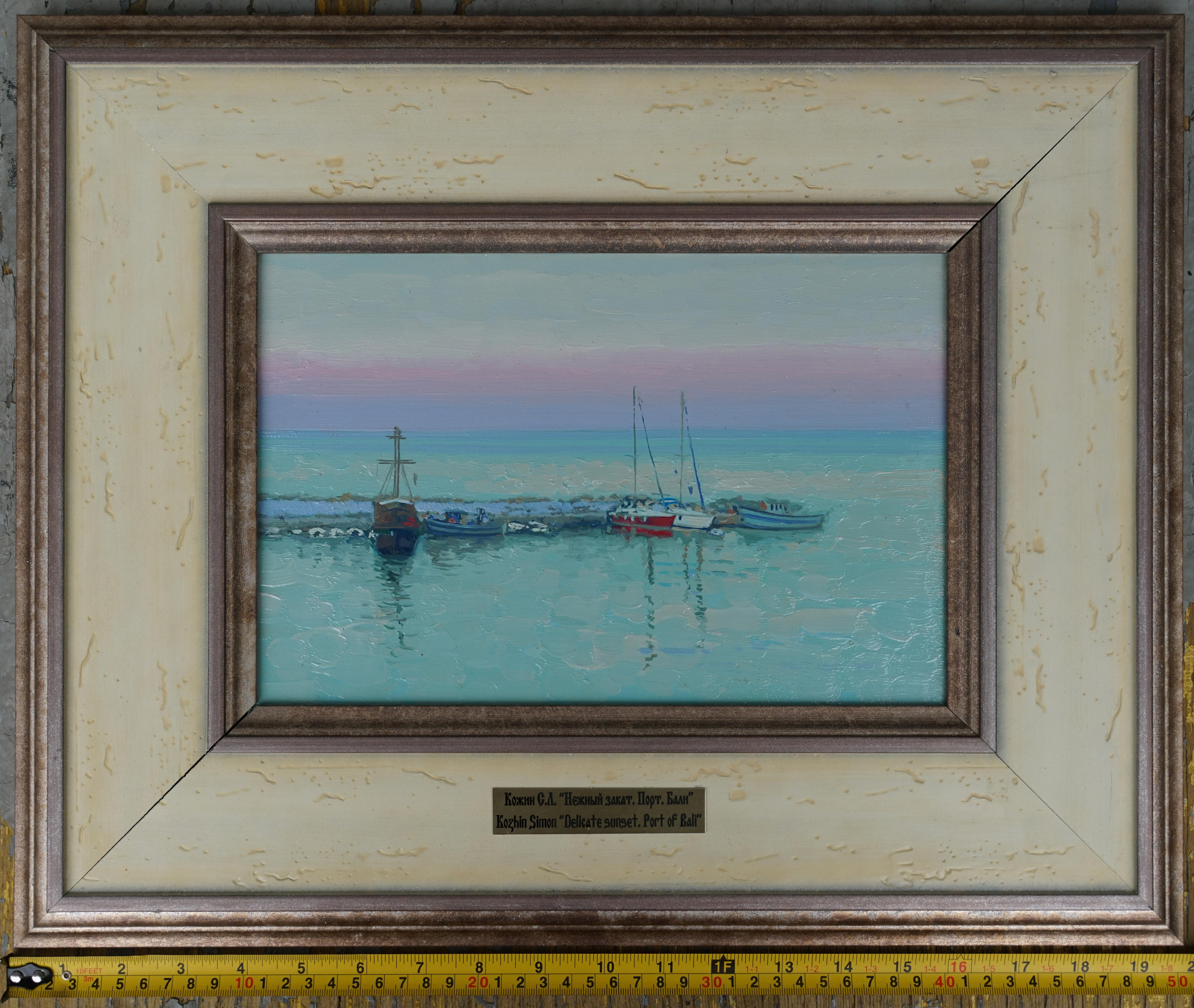 Zarter Sonnenuntergang. Port von Bali im Angebot 8