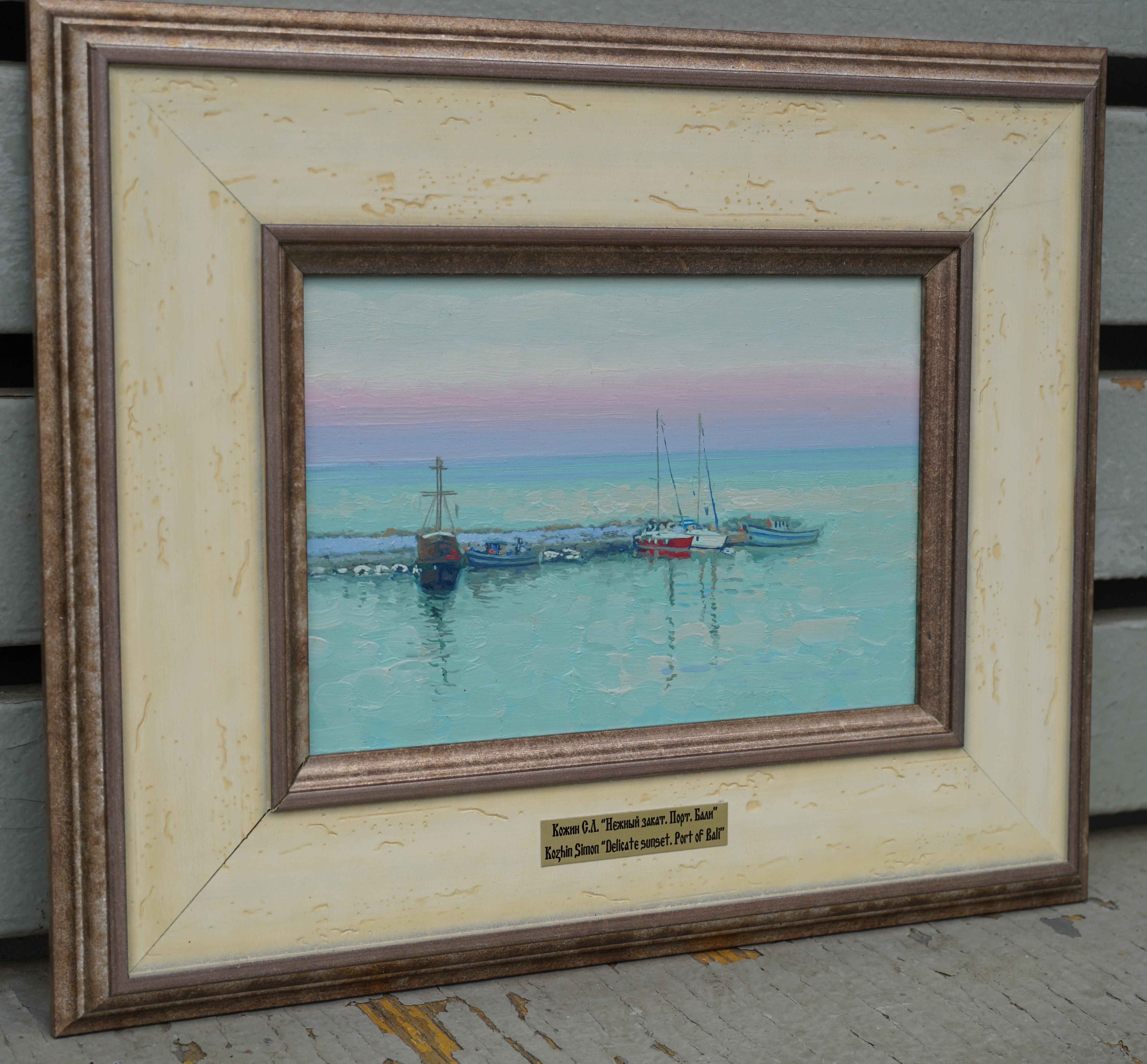 Zarter Sonnenuntergang. Port von Bali im Angebot 3