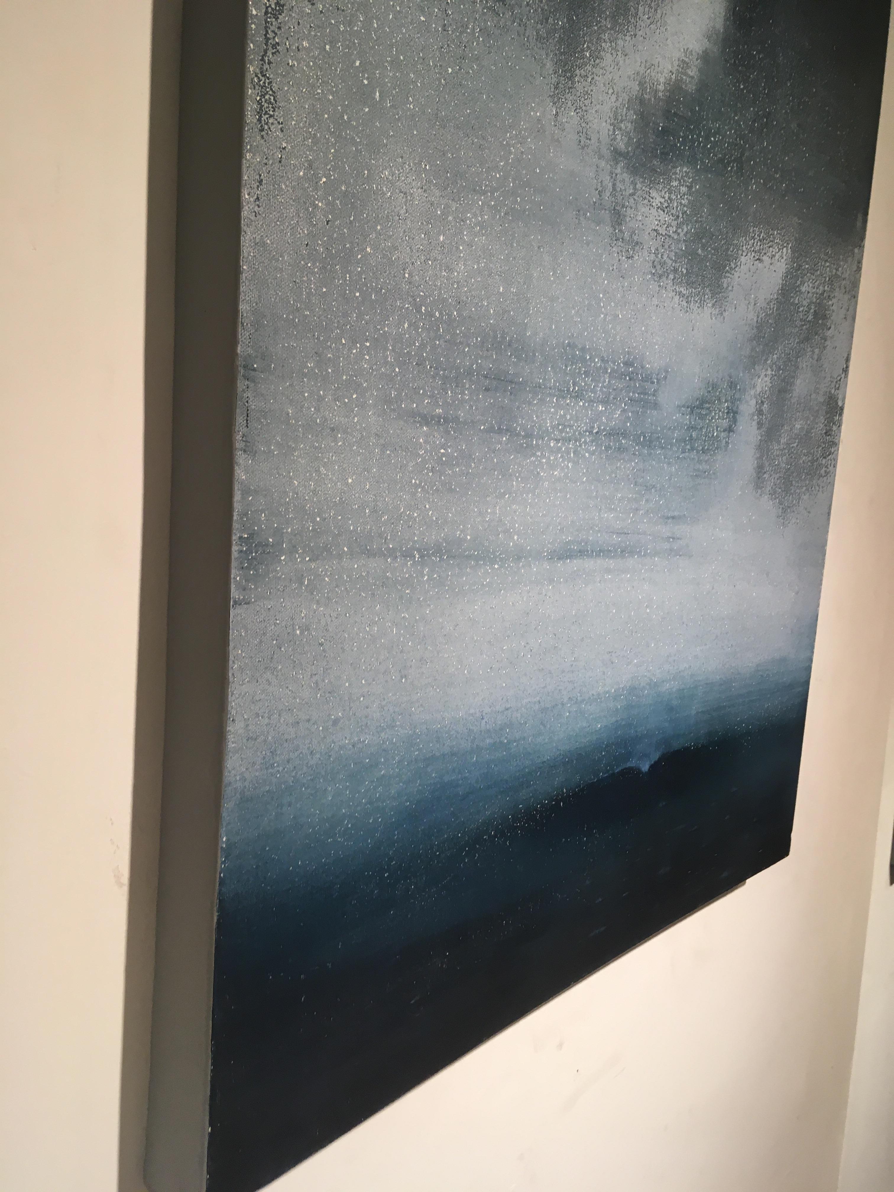 Eindringliche Formen - zeitgenössische abstrakte blaue und graue Surf-Seelandschaft in Öl auf Leinwand (Zeitgenössisch), Painting, von Simon Ledson