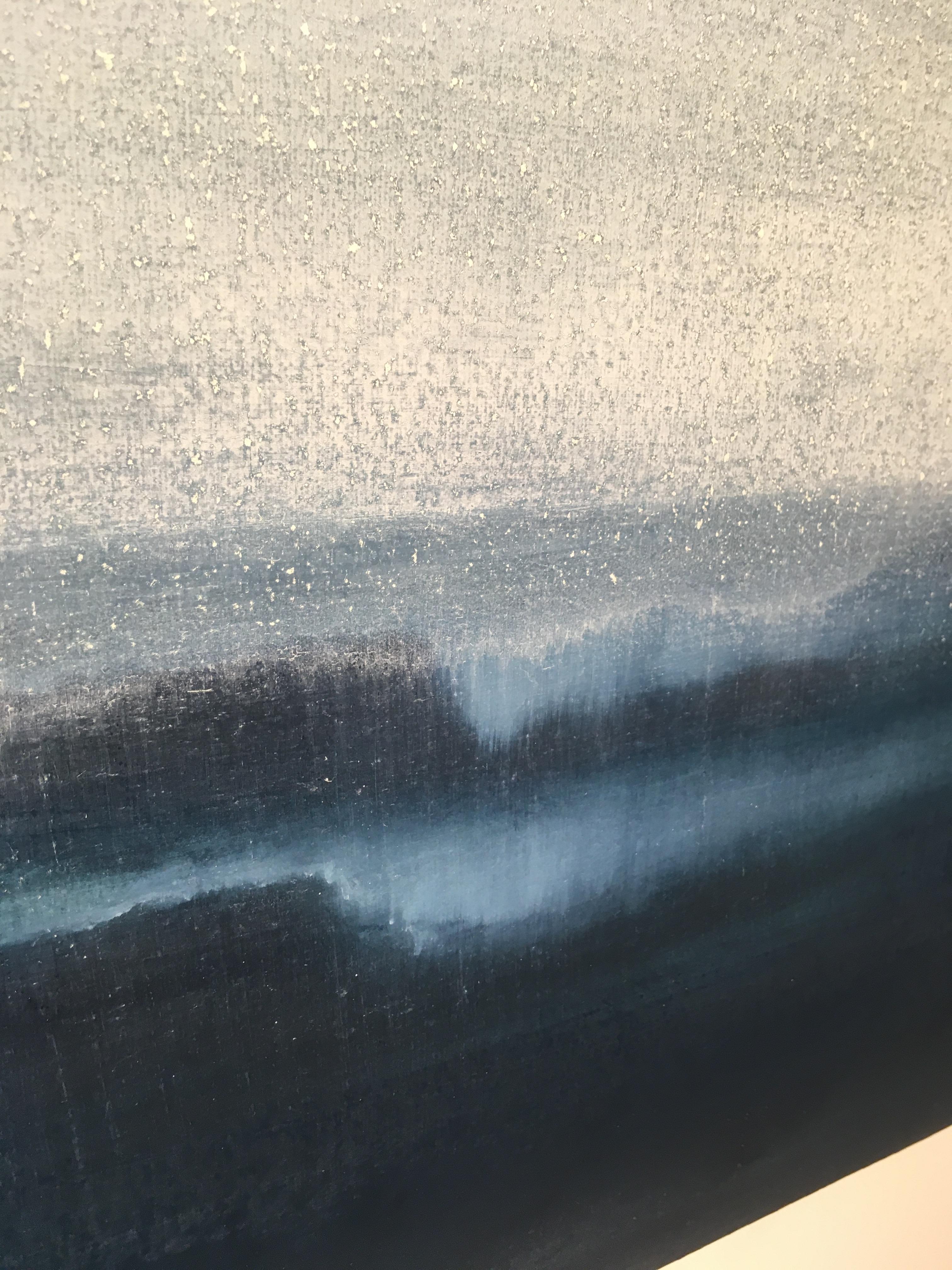 Turning Unease - tela ad olio astratta contemporanea blu e grigia con paesaggio marino da surf - Painting Contemporaneo di Simon Ledson